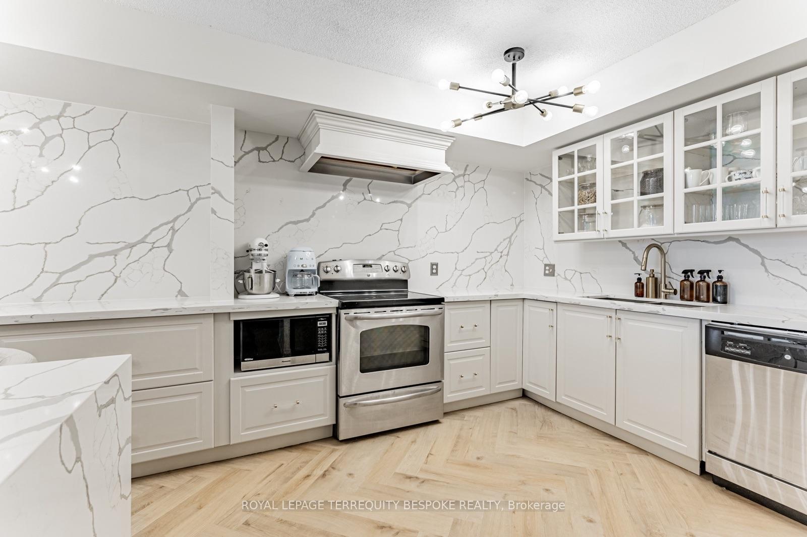 Photo 9 of Unit 1107, 25 The Esplanade, Toronto, Waterfront Communities — HOMEH