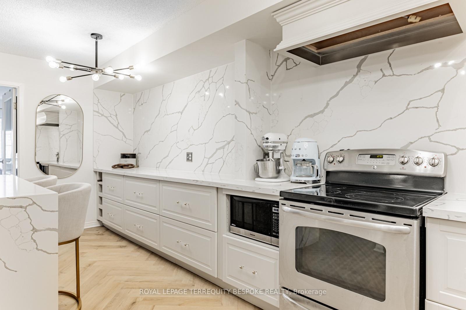 Photo 11 of Unit 1107, 25 The Esplanade, Toronto, Waterfront Communities — HOMEH