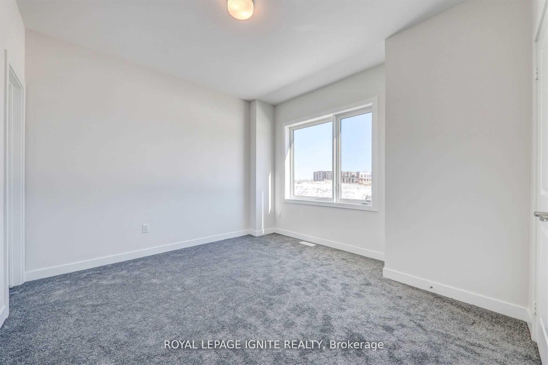 Photo 32 of 56 Rustle Woods Avenue, Markham, Cornell — HOMEH