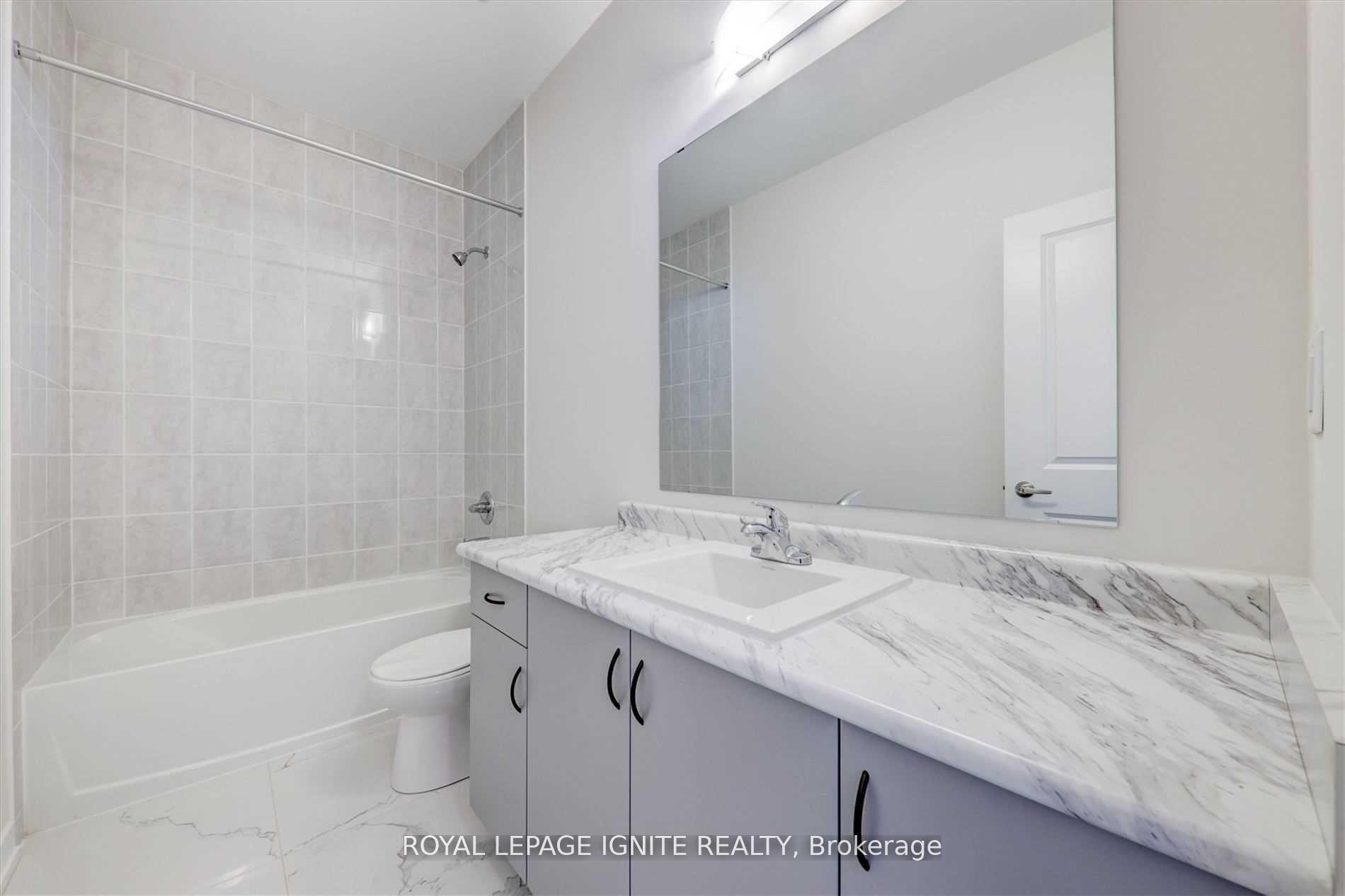 Photo 33 of 56 Rustle Woods Avenue, Markham, Cornell — HOMEH