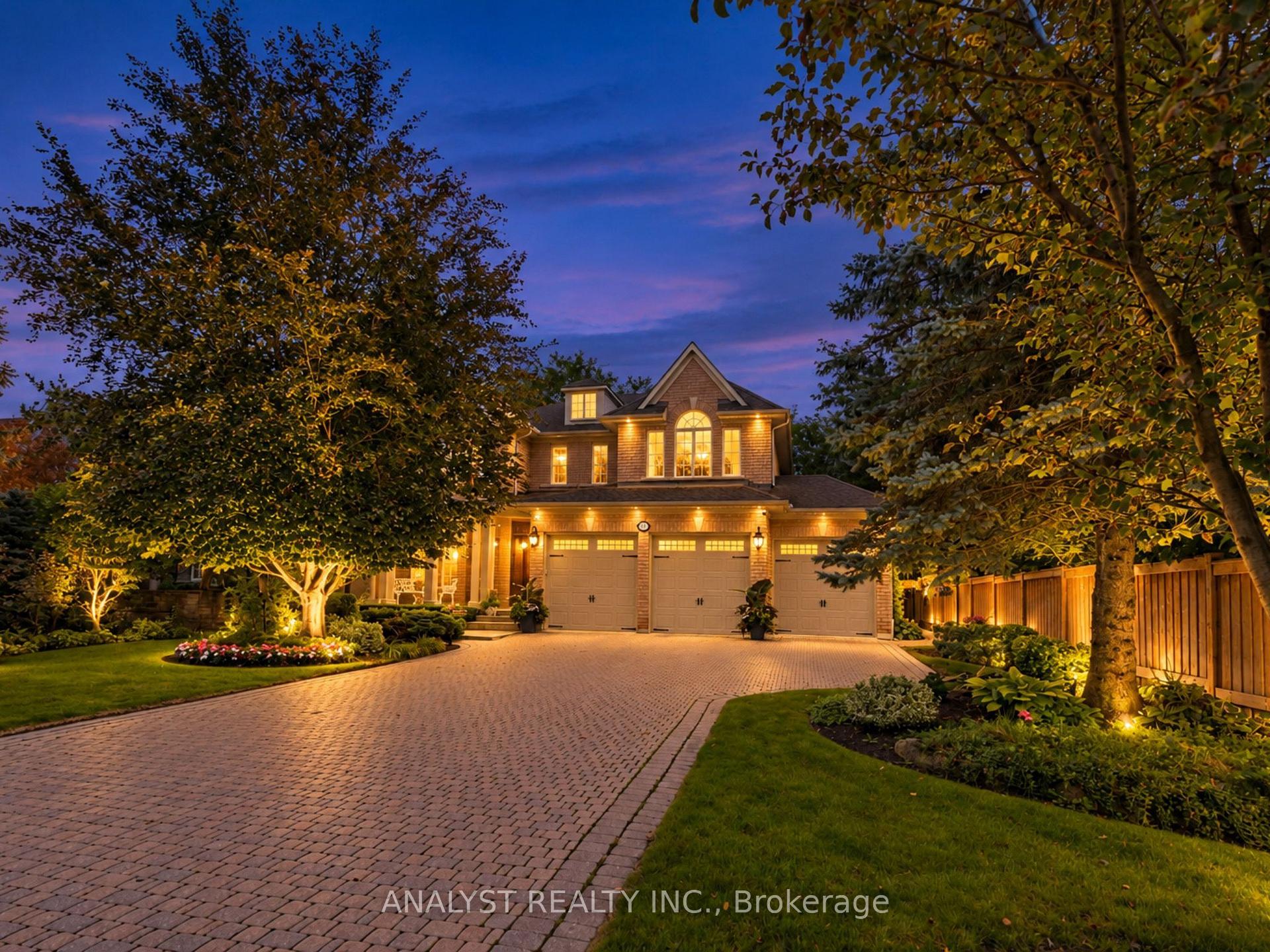 Photo 2 of 21 Capner Court, Vaughan, Kleinburg — HOMEH
