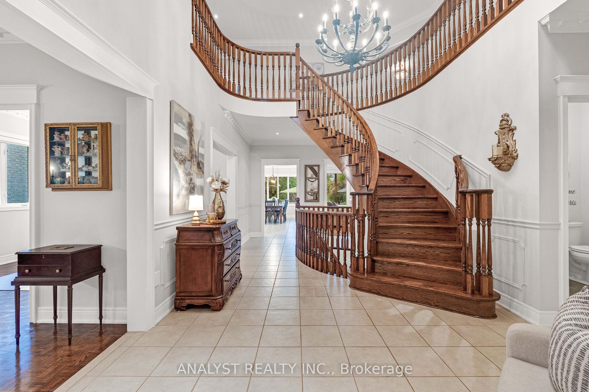 Photo 7 of 21 Capner Court, Vaughan, Kleinburg — HOMEH