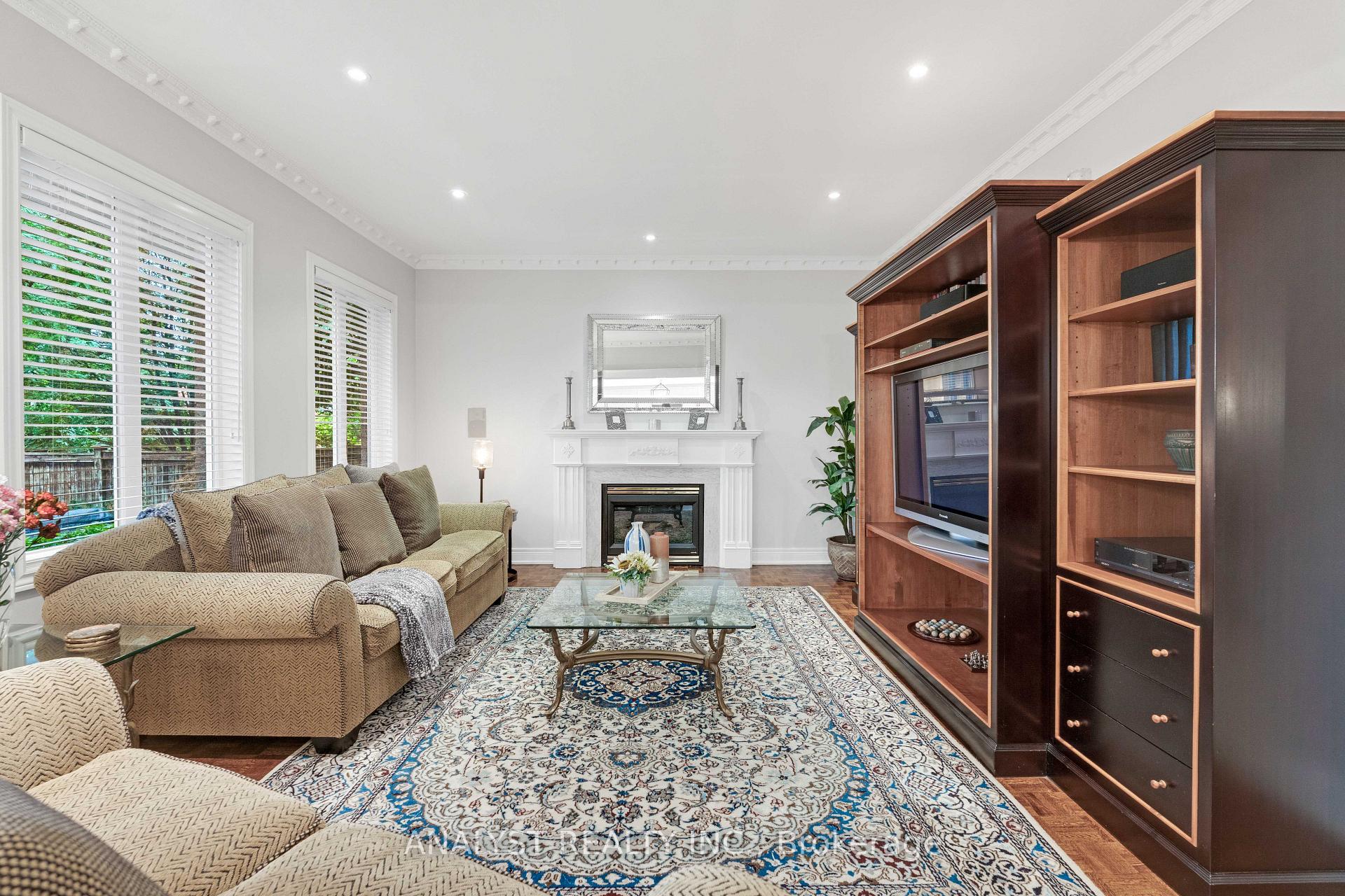 Photo 8 of 21 Capner Court, Vaughan, Kleinburg — HOMEH