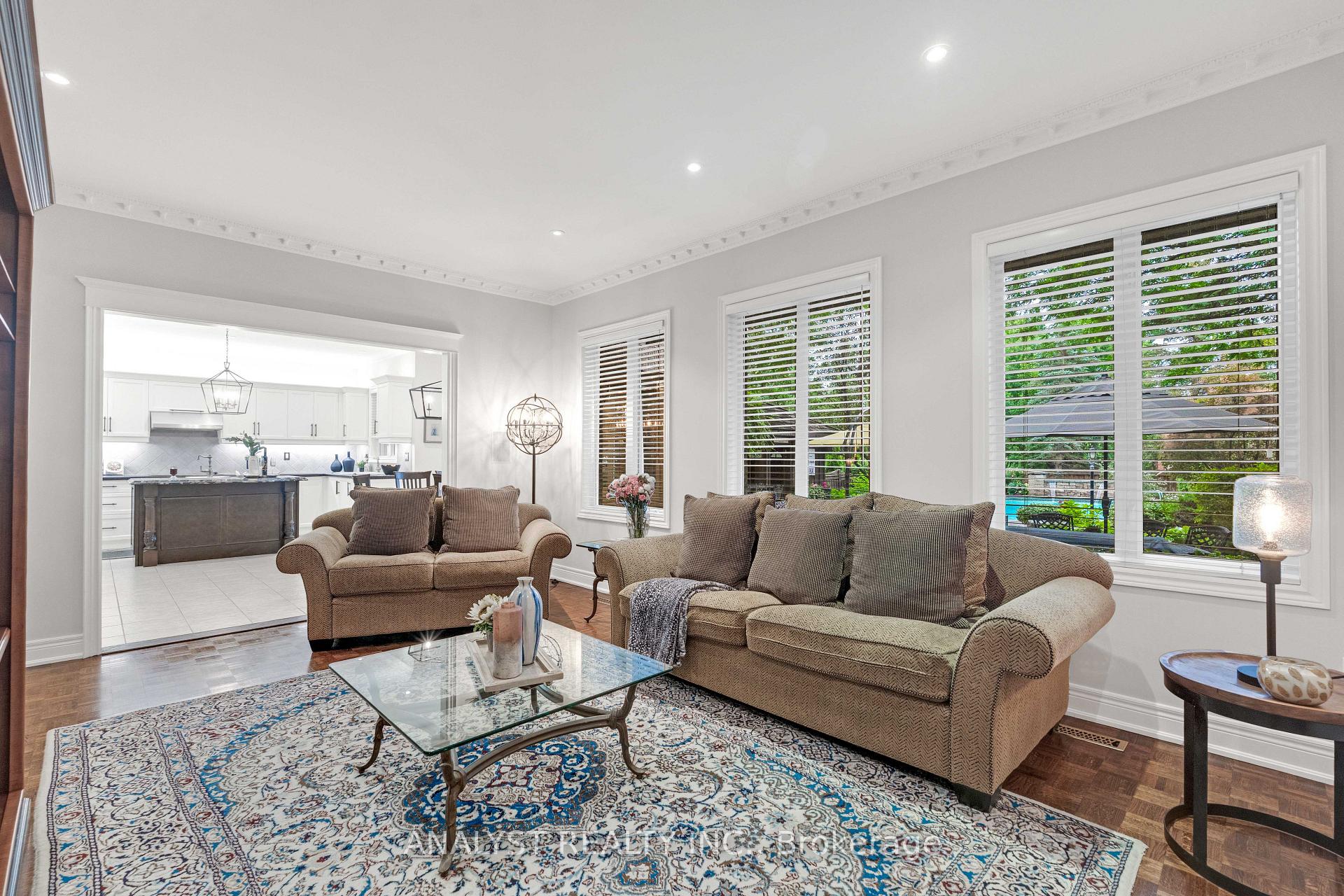 Photo 9 of 21 Capner Court, Vaughan, Kleinburg — HOMEH