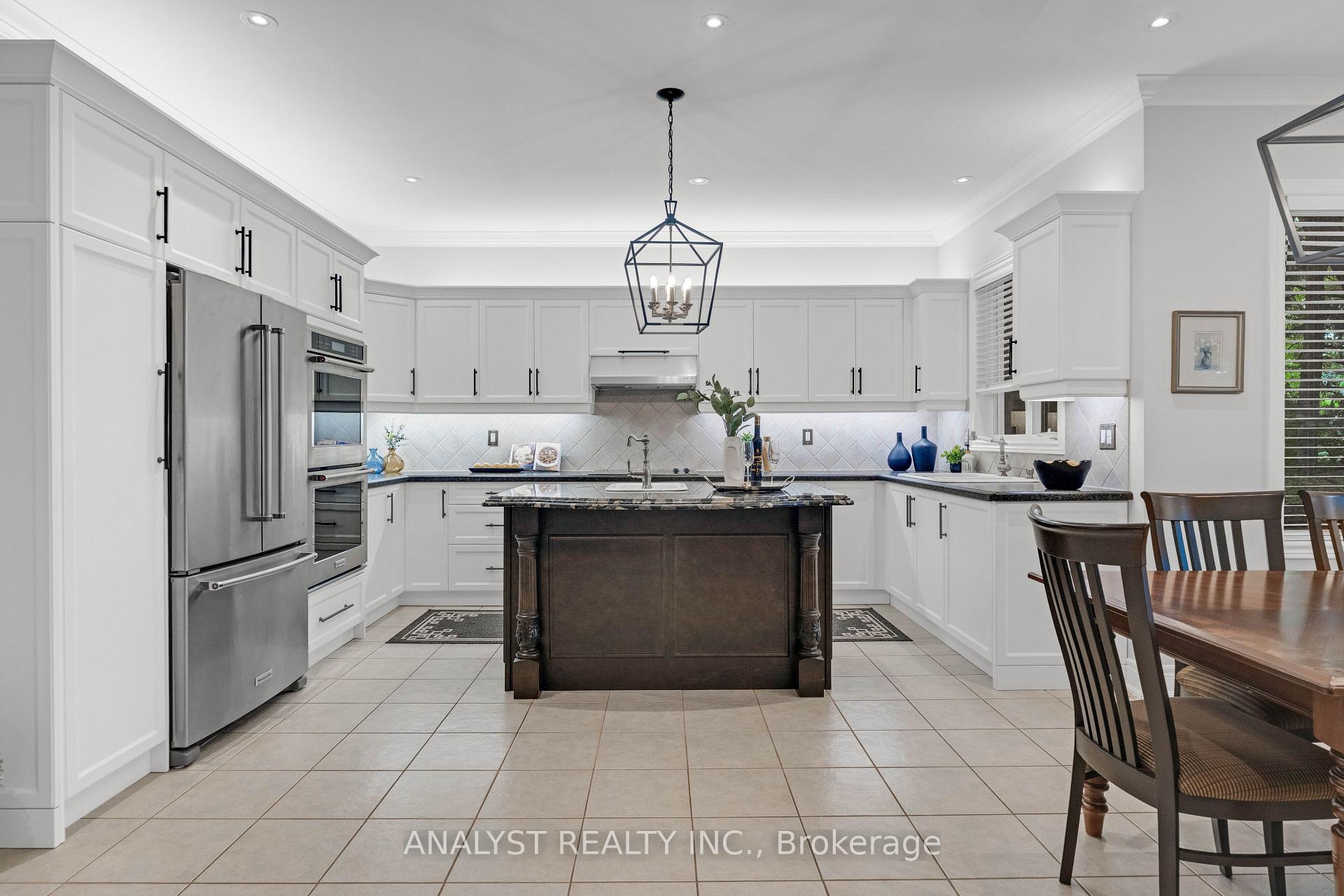 Photo 10 of 21 Capner Court, Vaughan, Kleinburg — HOMEH