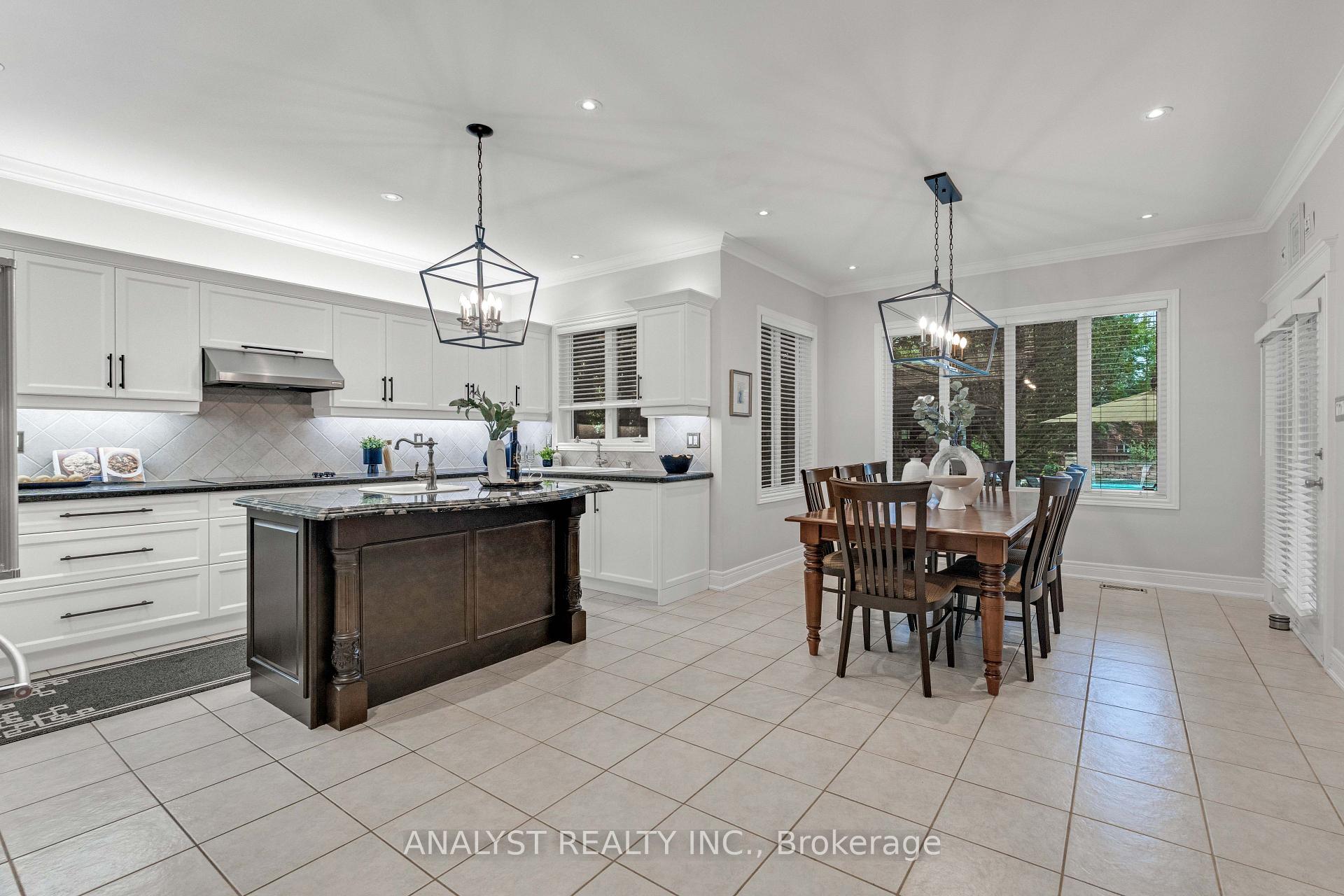 Photo 11 of 21 Capner Court, Vaughan, Kleinburg — HOMEH