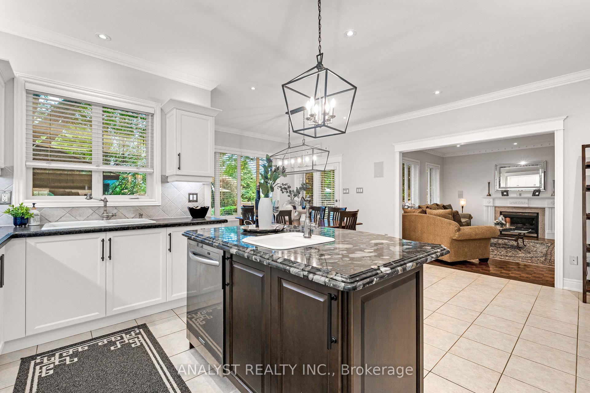 Photo 12 of 21 Capner Court, Vaughan, Kleinburg — HOMEH