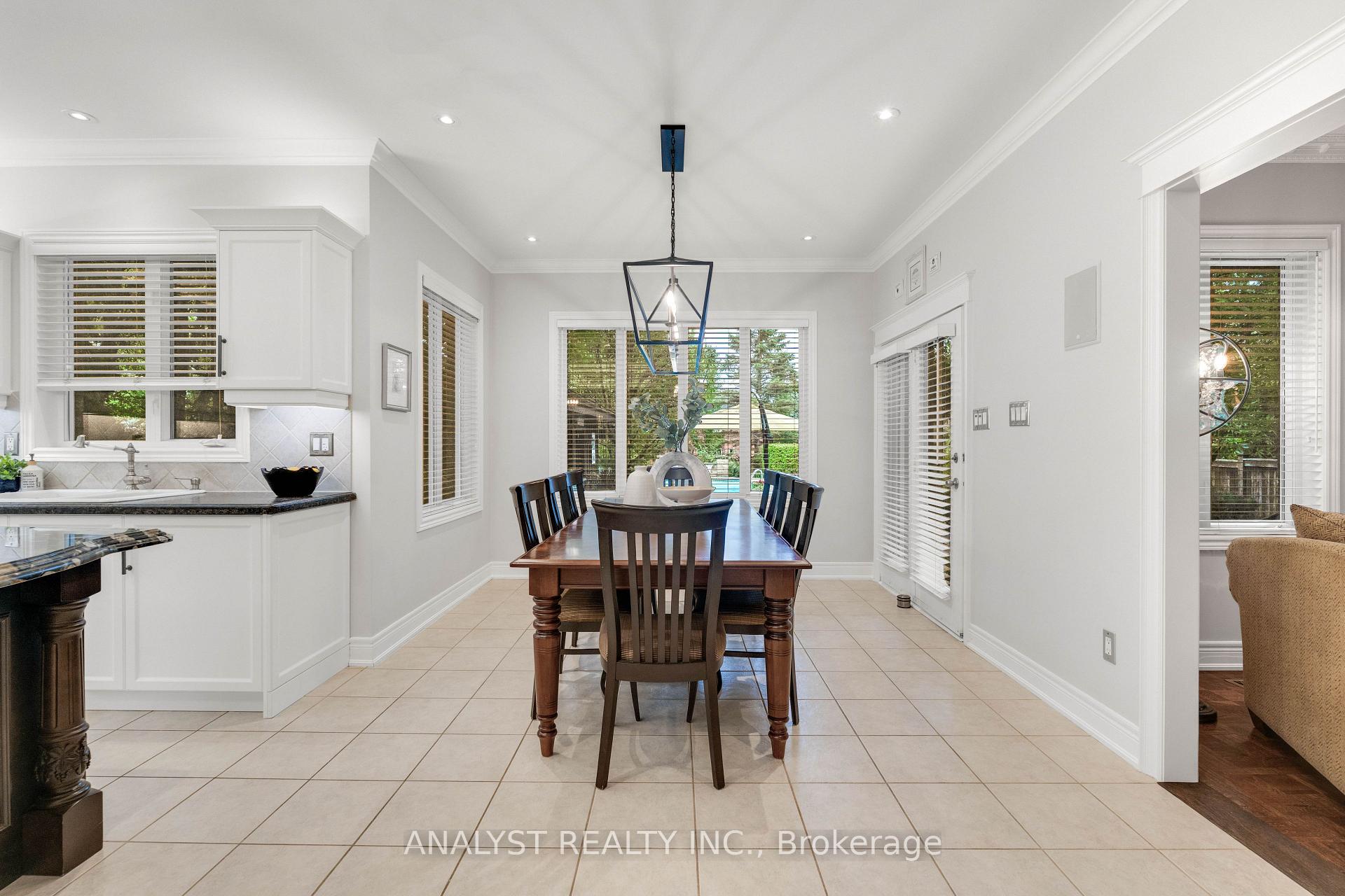 Photo 13 of 21 Capner Court, Vaughan, Kleinburg — HOMEH