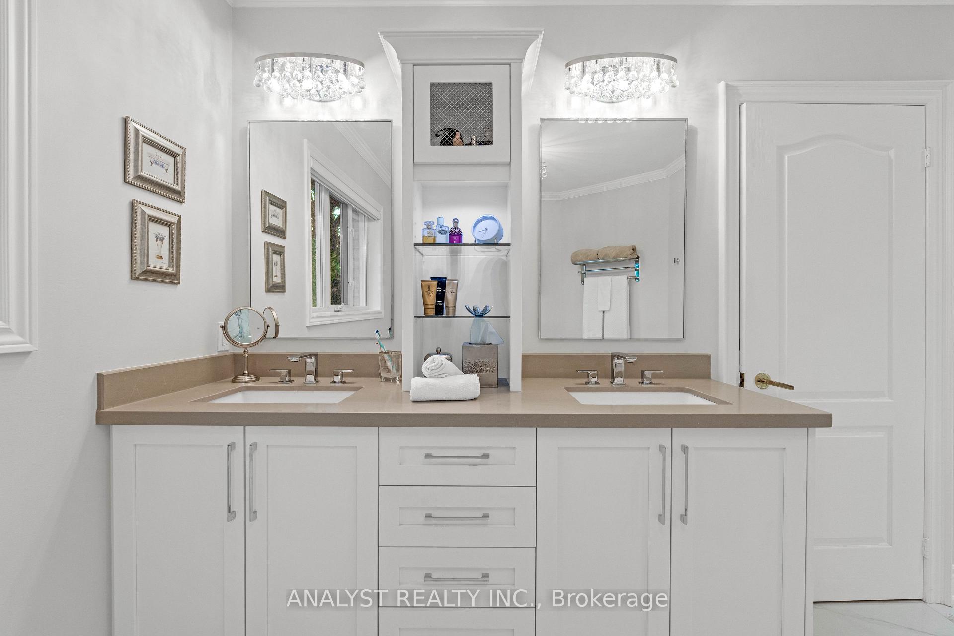 Photo 24 of 21 Capner Court, Vaughan, Kleinburg — HOMEH