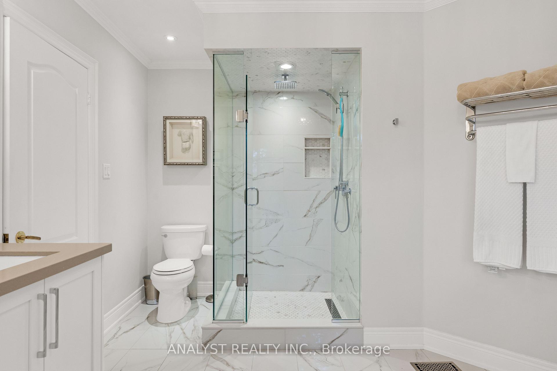 Photo 25 of 21 Capner Court, Vaughan, Kleinburg — HOMEH