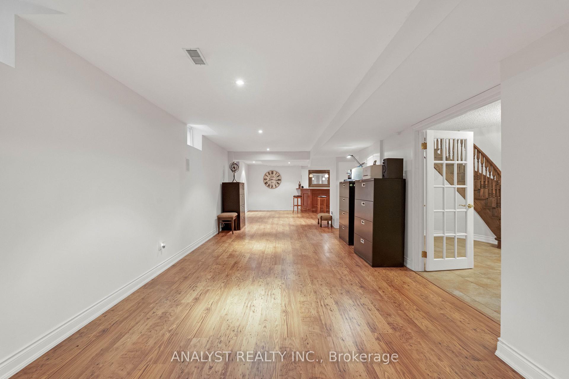 Photo 33 of 21 Capner Court, Vaughan, Kleinburg — HOMEH