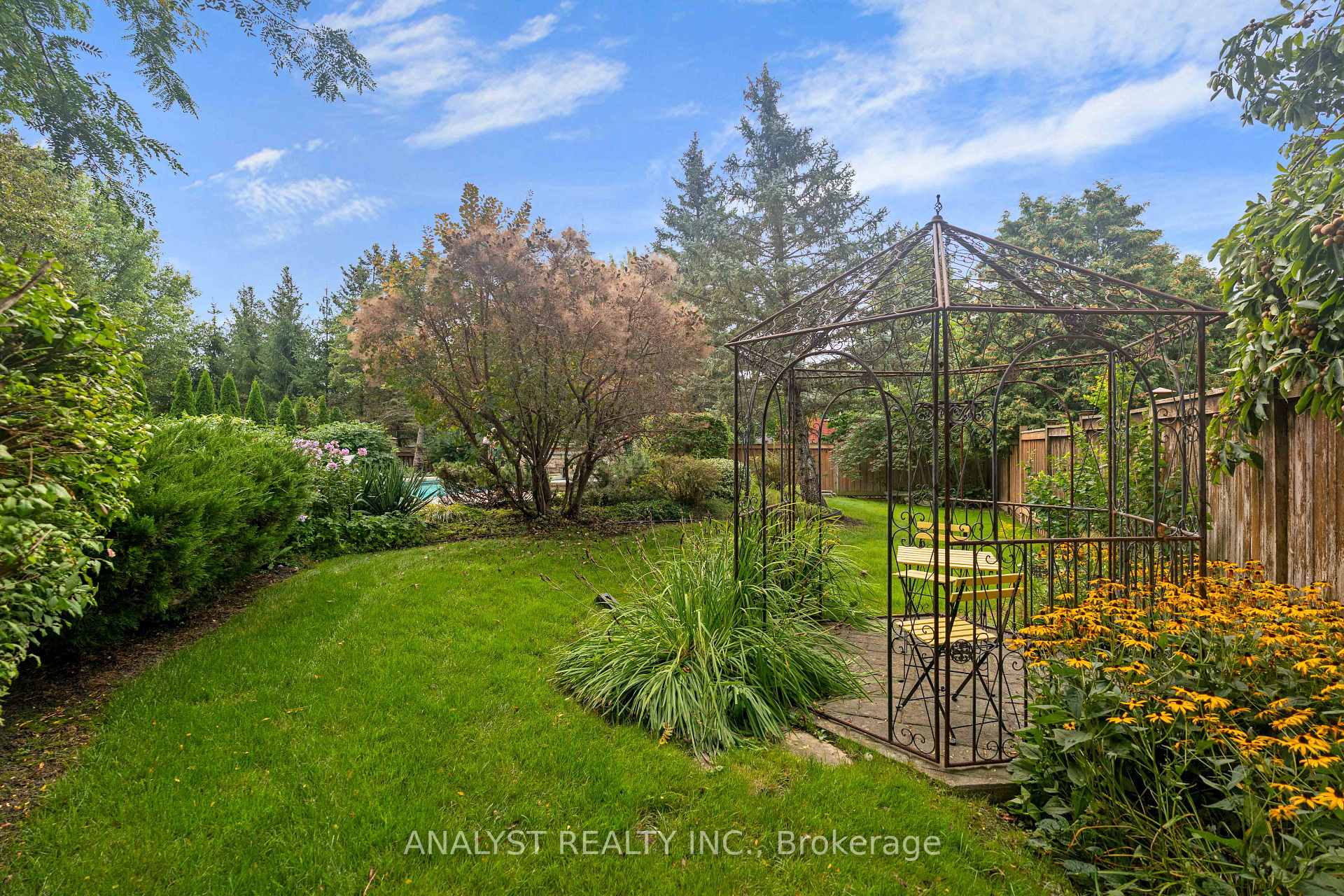 Photo 49 of 21 Capner Court, Vaughan, Kleinburg — HOMEH