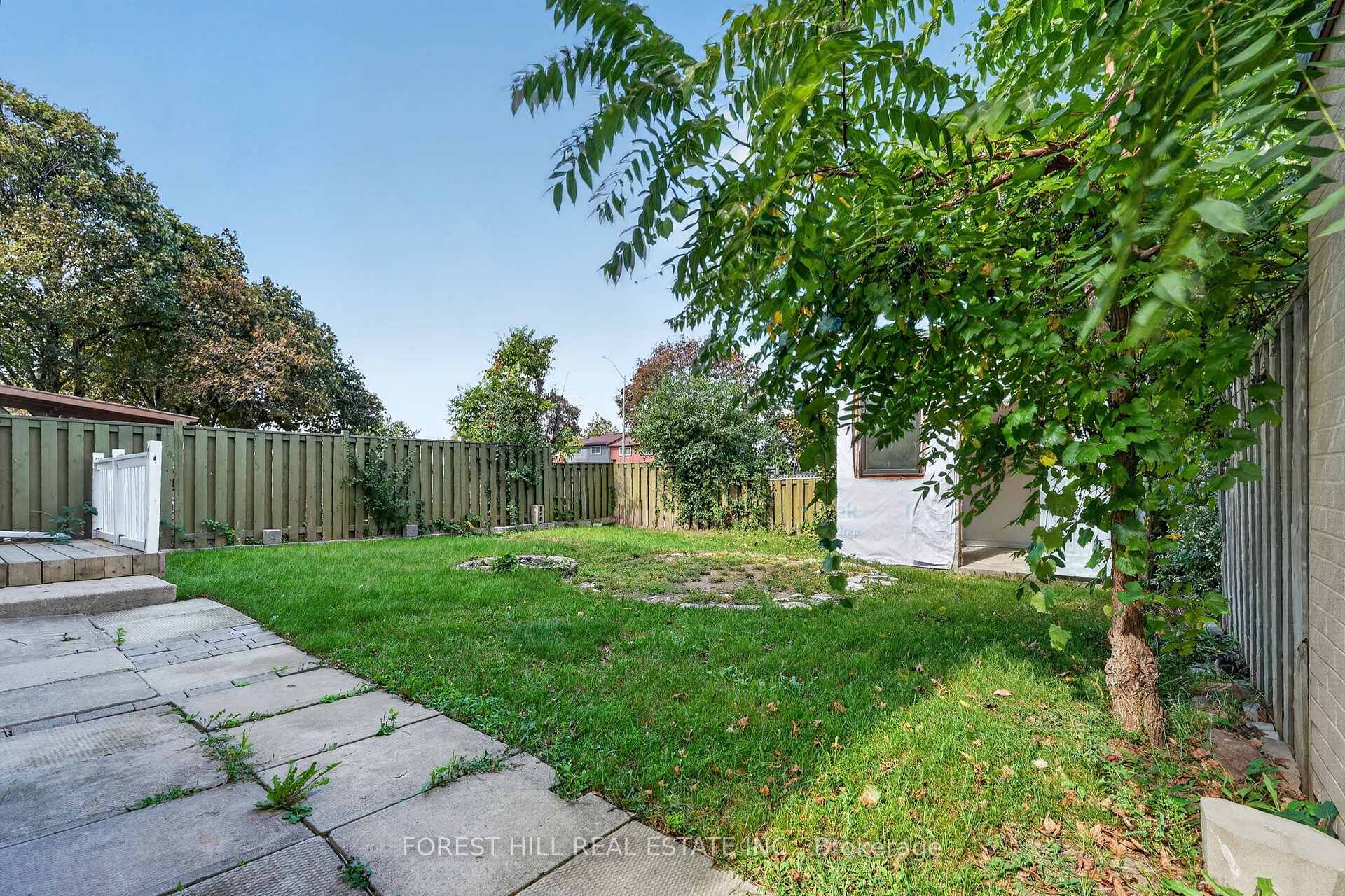 Photo 3 of 22 Grand Valley Drive, Brampton, Northgate — HOMEH