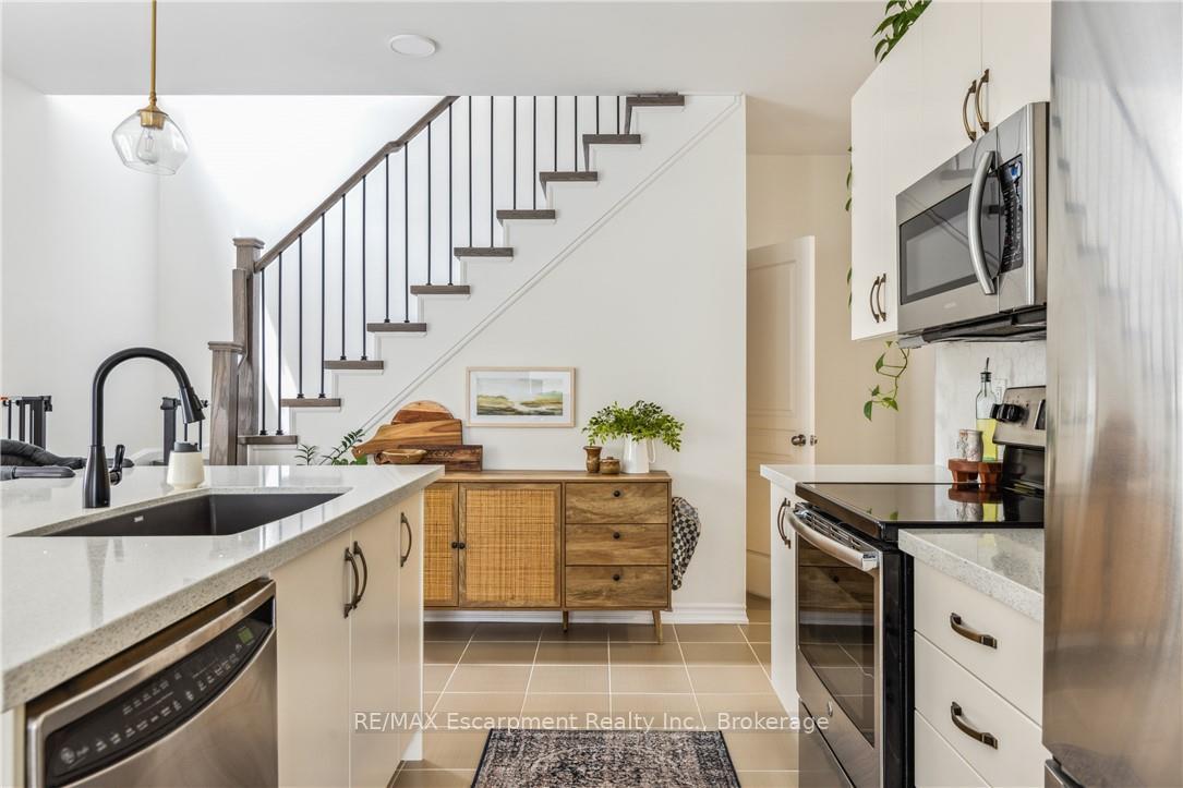 Photo 7 of Unit 31, 54 Nisbet Boulevard, Hamilton, Waterdown — HOMEH