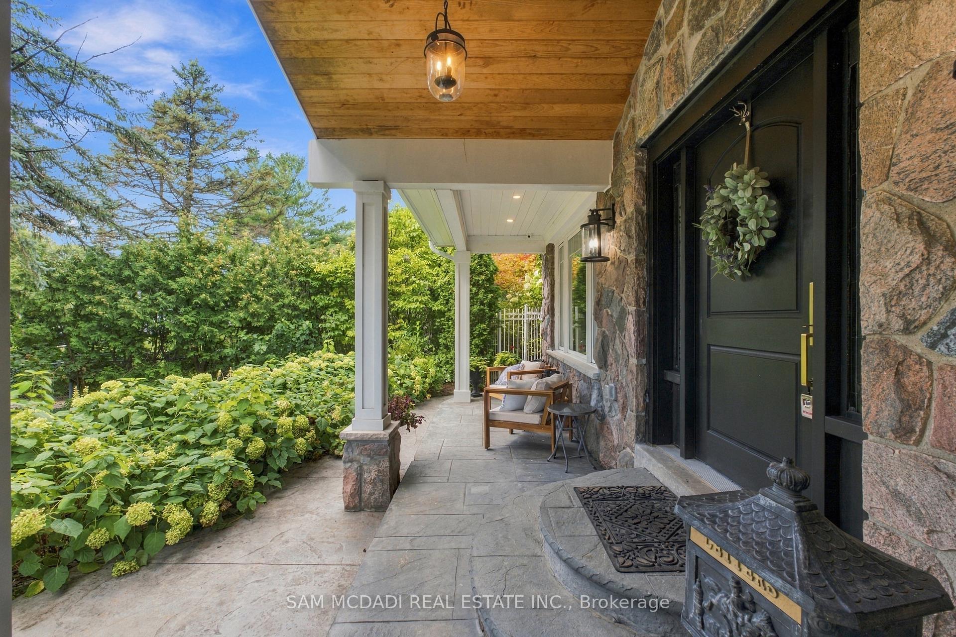 Photo 4 of 2142 Obeck Crescent, Mississauga, Sheridan — HOMEH
