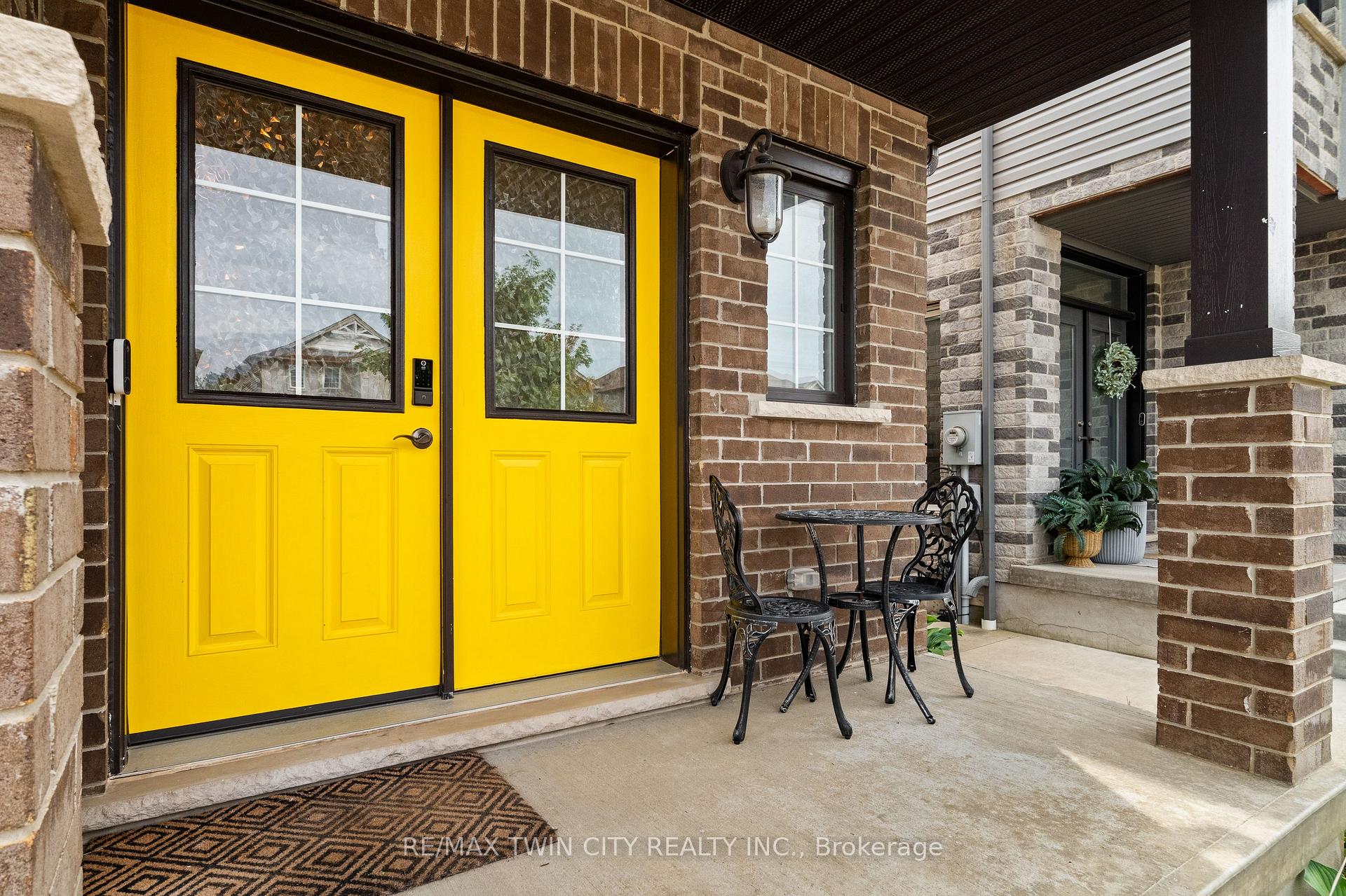 Photo 3 of 243 Moorlands Crescent, Kitchener, Doon South — HOMEH