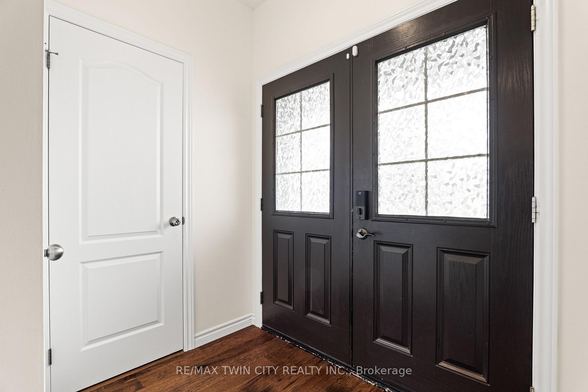 Photo 4 of 243 Moorlands Crescent, Kitchener, Doon South — HOMEH
