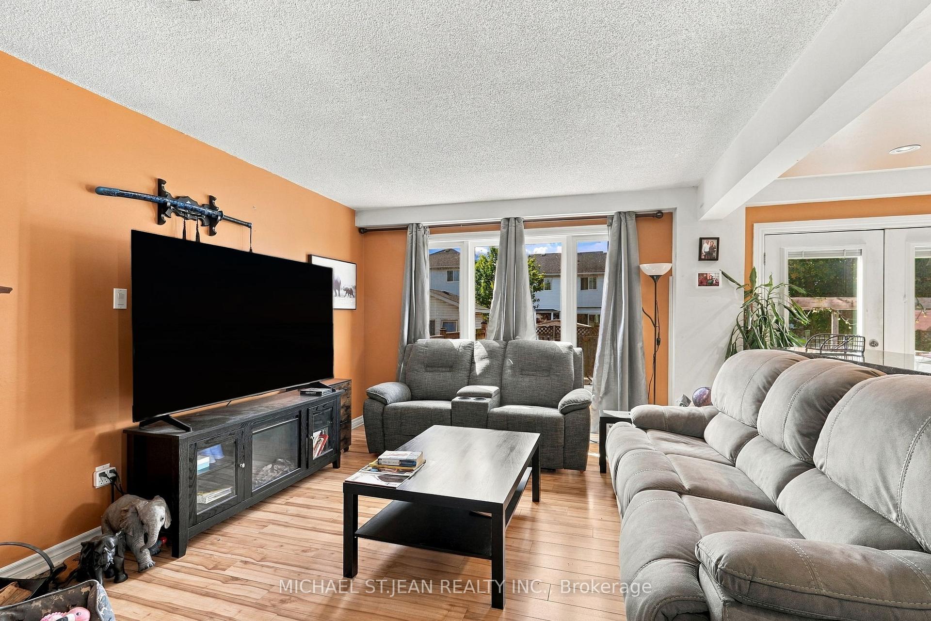Photo 8 of 23 Desantis Court, Hamilton, Rushdale — HOMEH