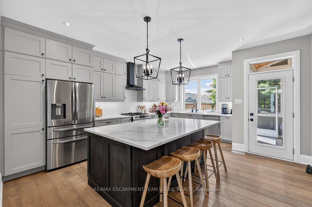 Photo 10 of 75 Chambery Street, Bracebridge, Macaulay — HOMEH
