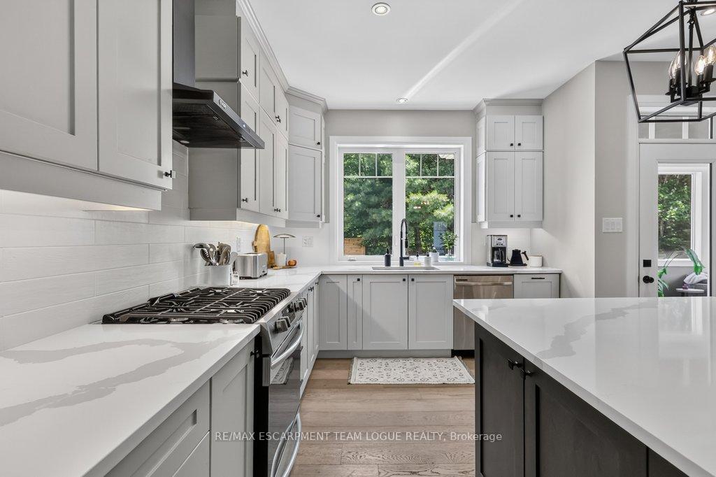 Photo 16 of 75 Chambery Street, Bracebridge, Macaulay — HOMEH