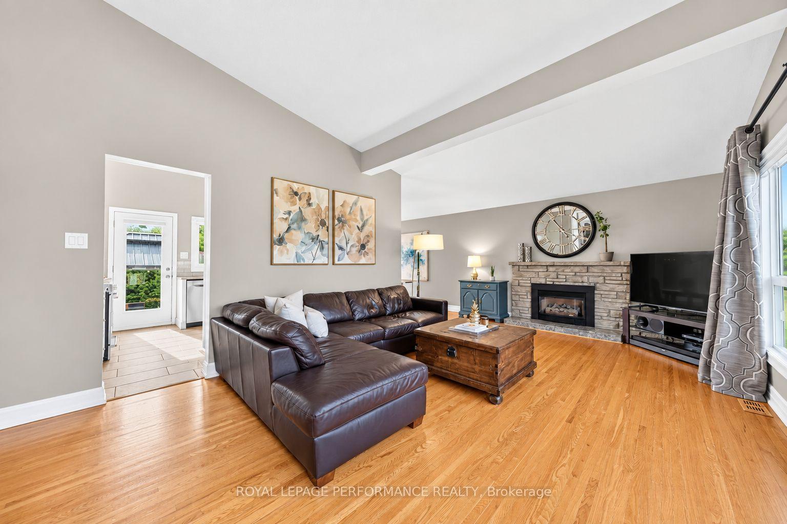 Photo 4 of 12 Dexter Drive, Ottawa, Sheahan Estates/Trend Village — HOMEH