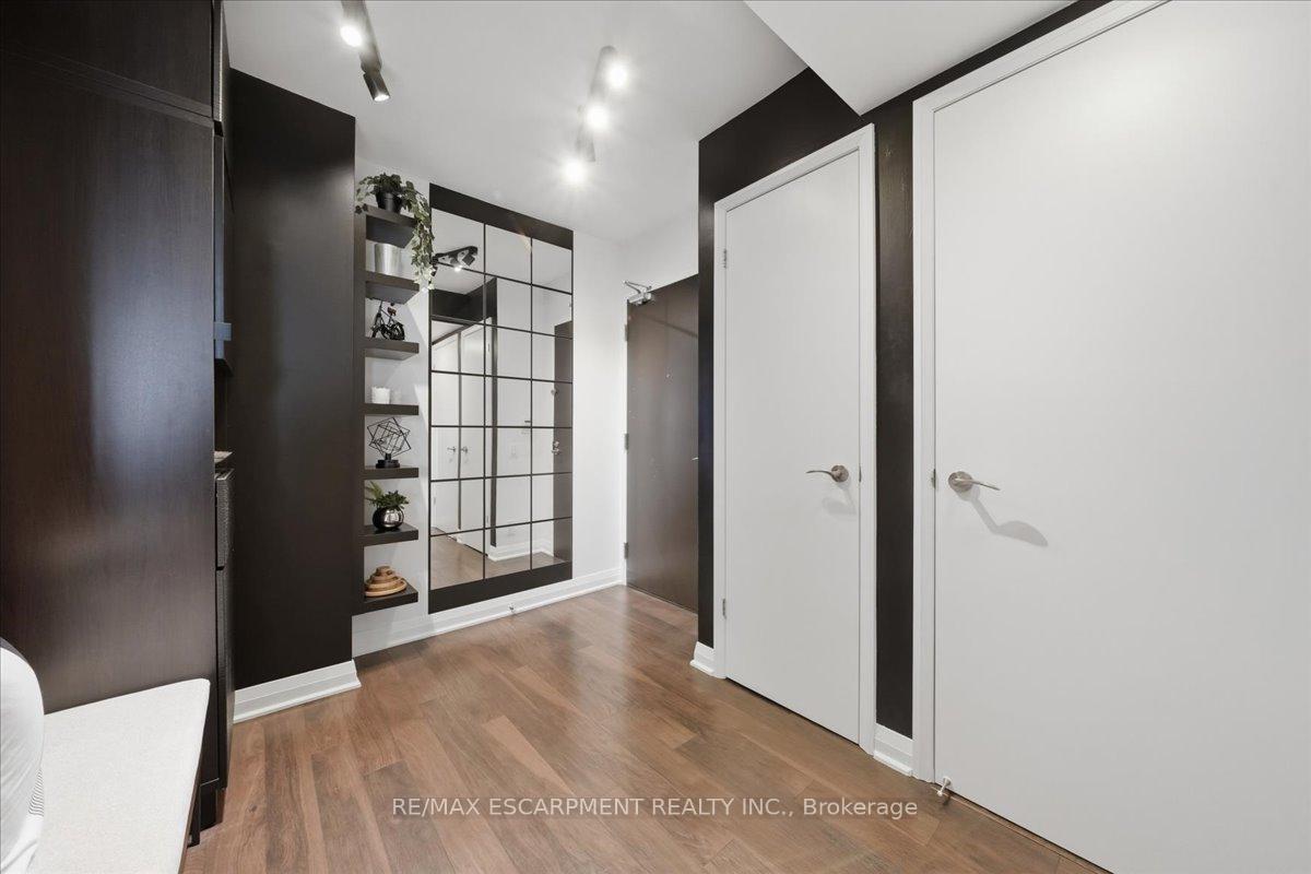 Photo 4 of Unit 2204, 5 Valhalla Inn Road, Etobicoke, Islington-City Centre West — HOMEH