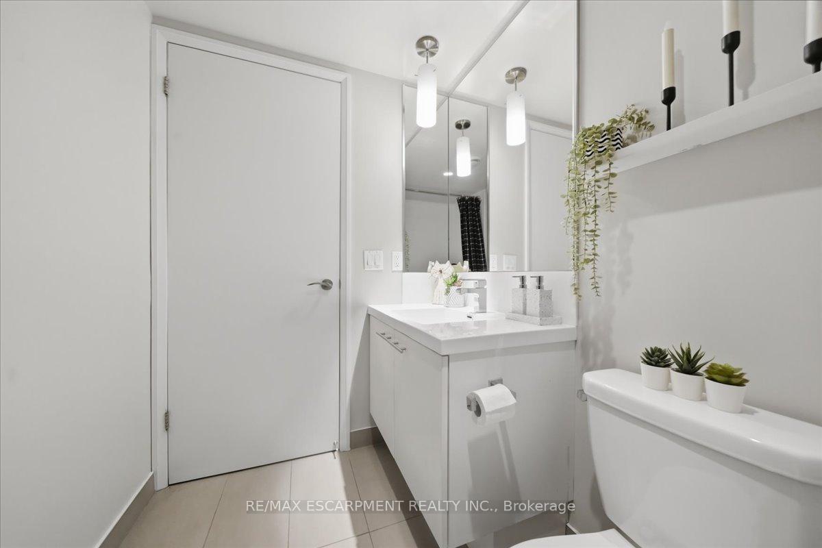 Photo 10 of Unit 2204, 5 Valhalla Inn Road, Etobicoke, Islington-City Centre West — HOMEH