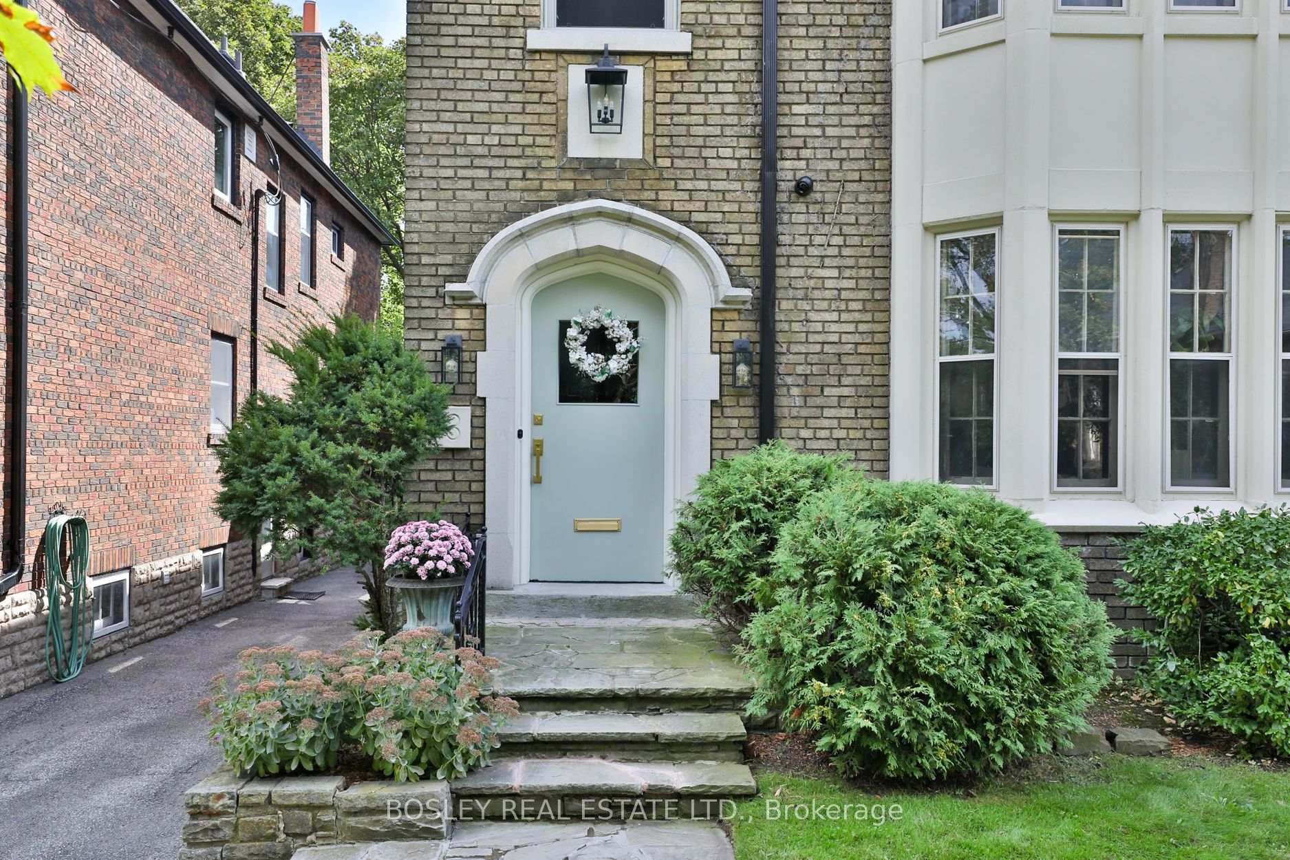 Photo 2 of 43 Whitehall Road, Toronto, Rosedale-Moore Park — HOMEH