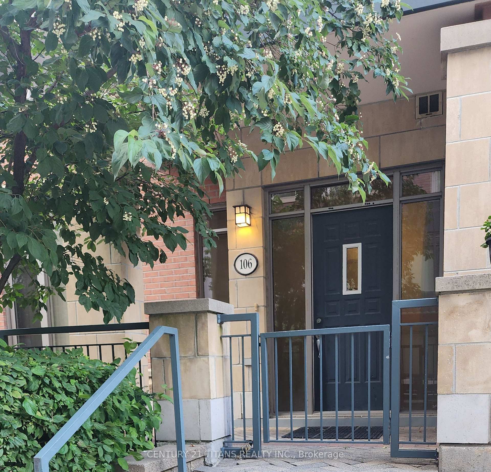 Front of Unit 106, 320 City Centre Drive