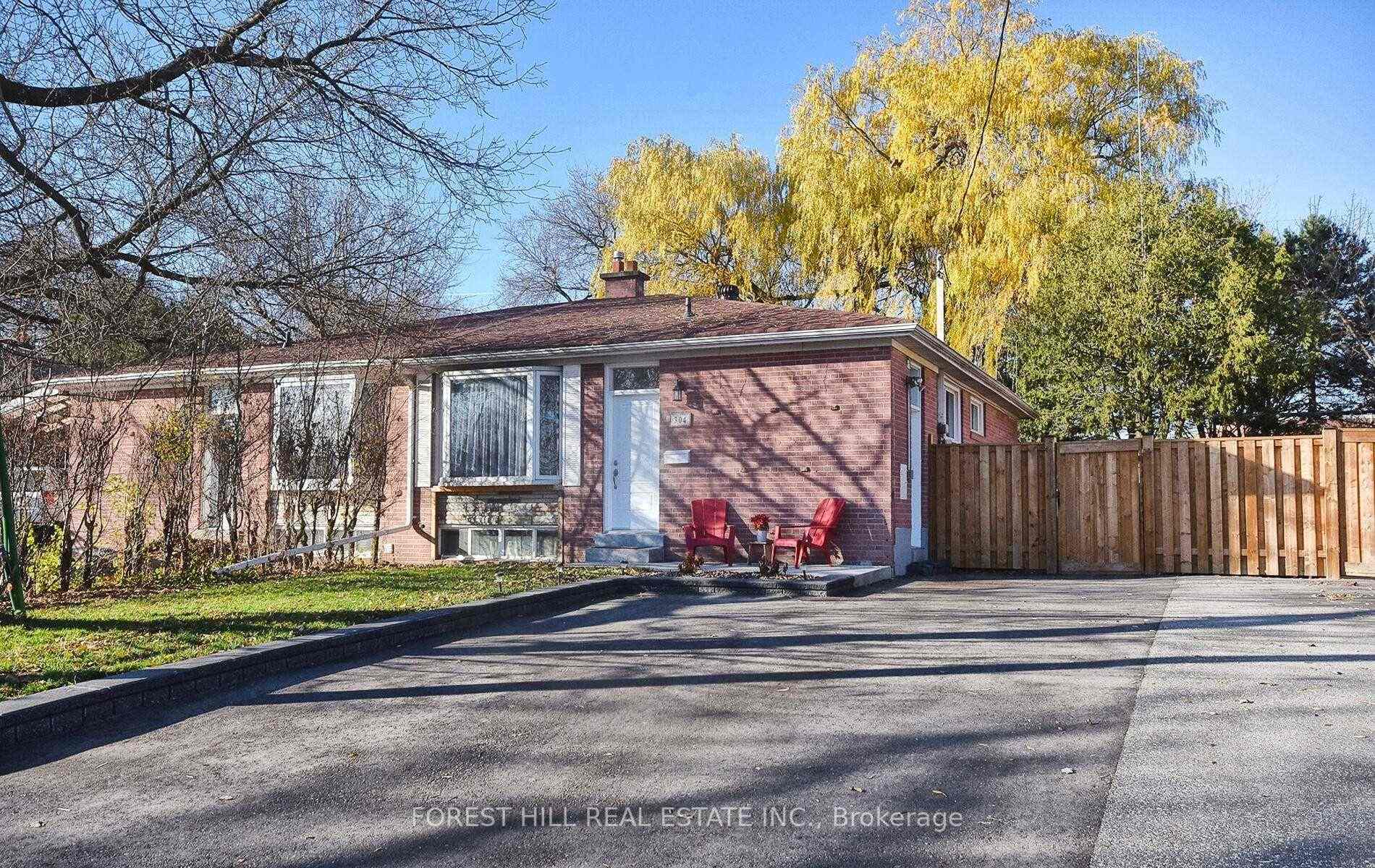 Photo of Unit Main Fl, 304 Demaine Crescent