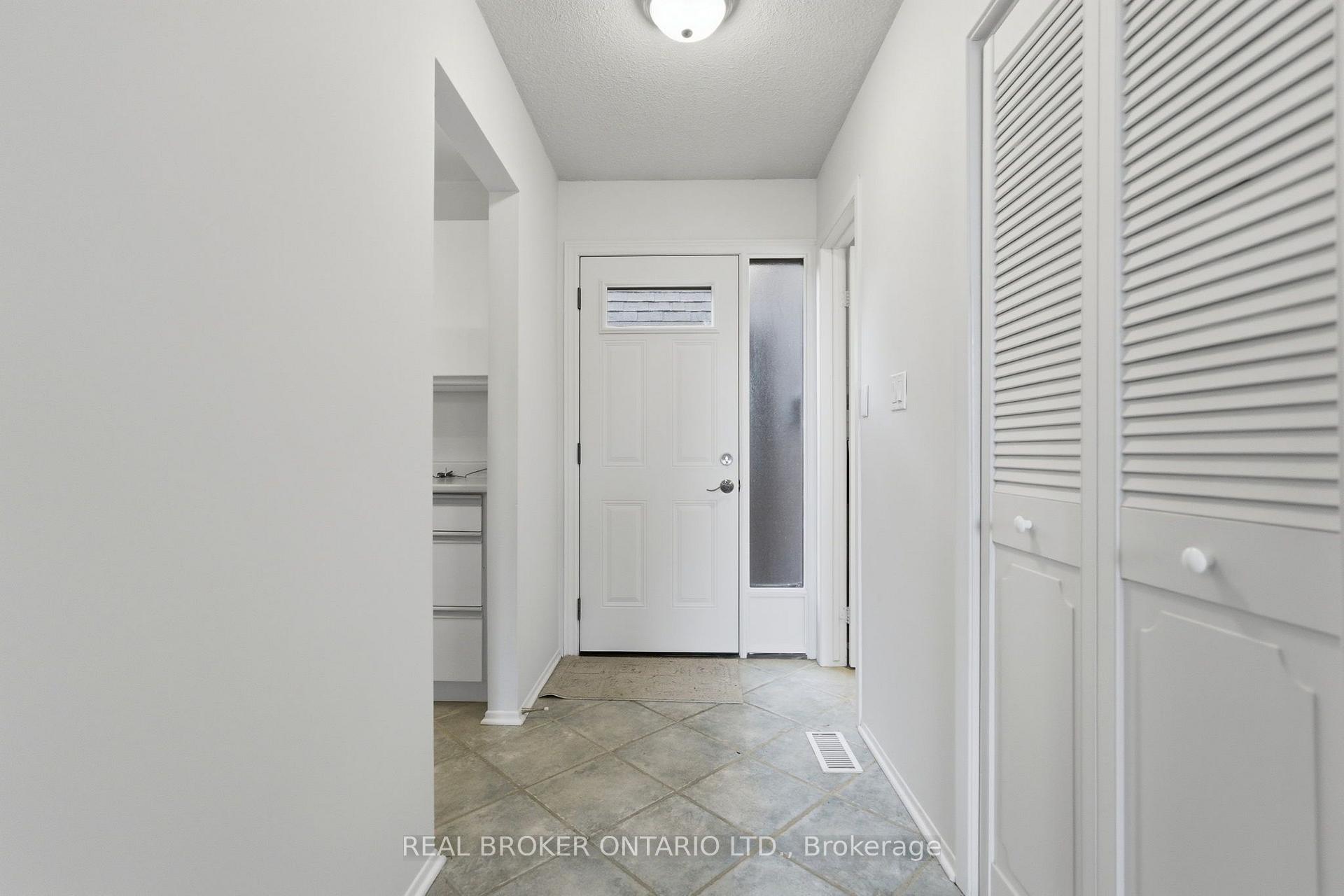 Photo 3 of Unit 46, 122 Lakeshore Road, St. Catharines, Lakeport — HOMEH