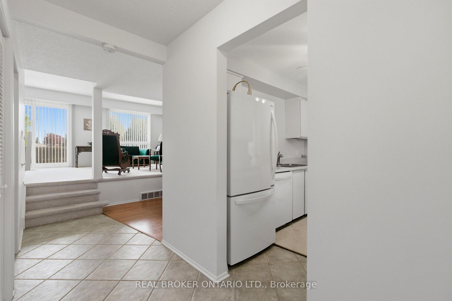 Photo 4 of Unit 46, 122 Lakeshore Road, St. Catharines, Lakeport — HOMEH