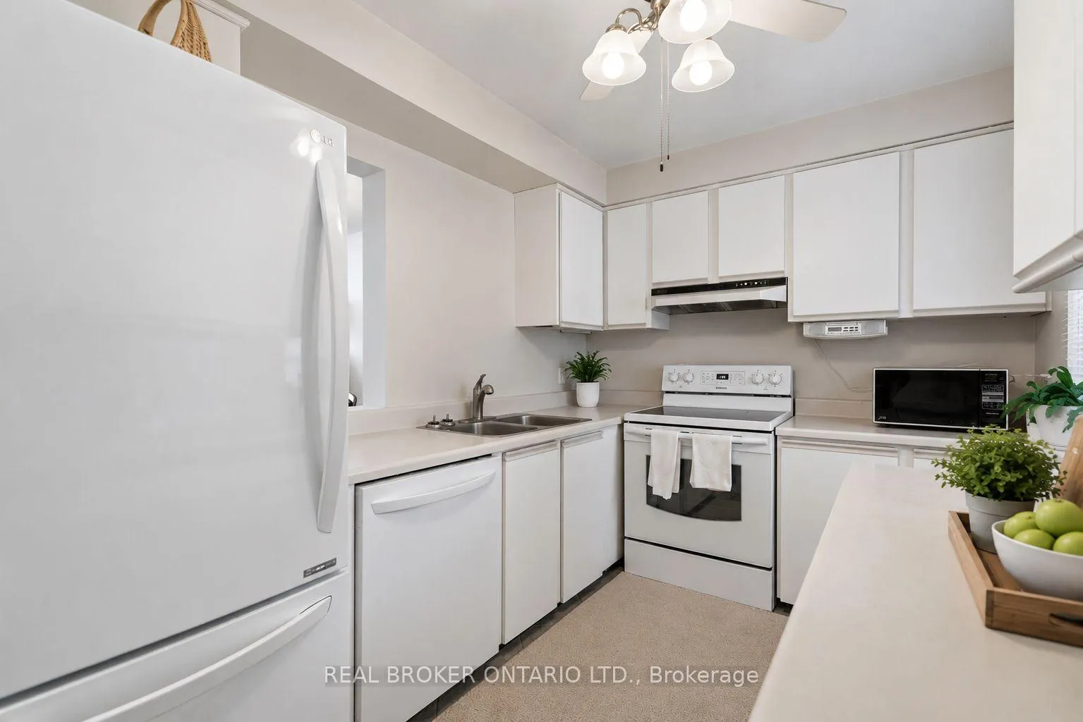 Photo 6 of Unit 46, 122 Lakeshore Road, St. Catharines, Lakeport — HOMEH