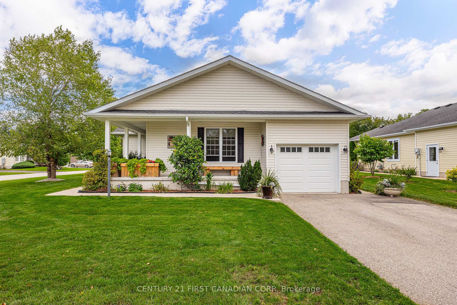 Photo 2 of 420 Shannon Boulevard, South Huron, Stephen — HOMEH