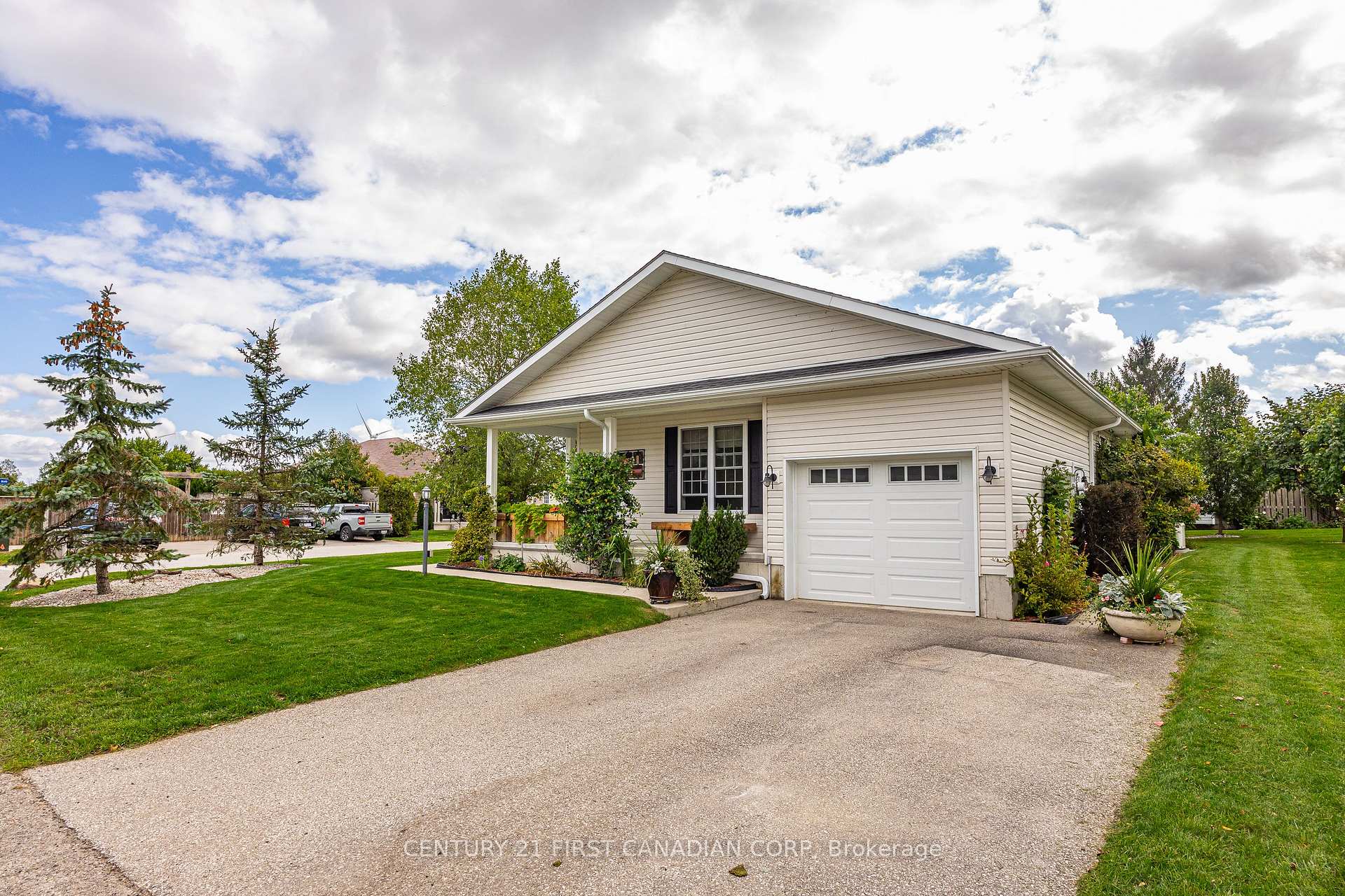 Photo 3 of 420 Shannon Boulevard, South Huron, Stephen — HOMEH