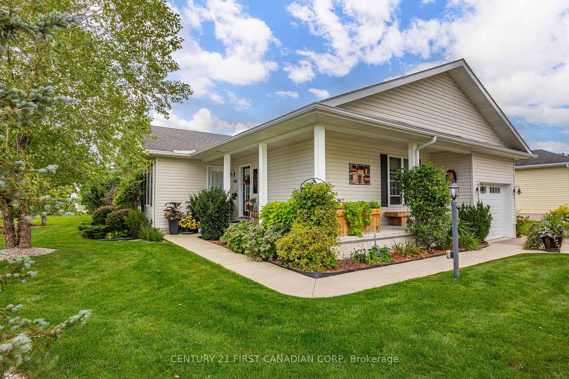 Photo 1 of 420 Shannon Boulevard, South Huron, Stephen — HOMEH