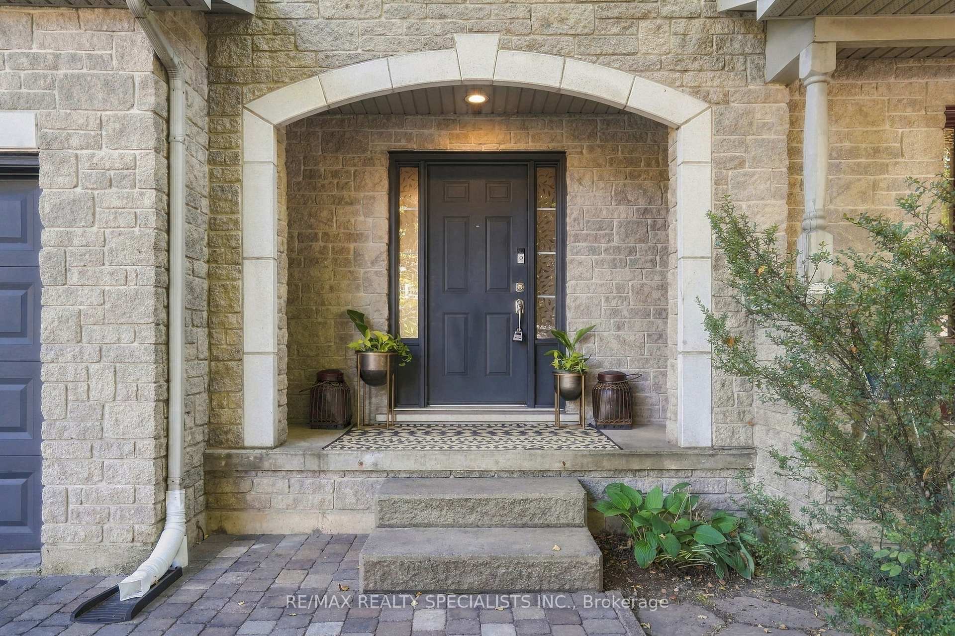 Photo 2 of 90 Foxborough Drive, Hamilton, Ancaster — HOMEH