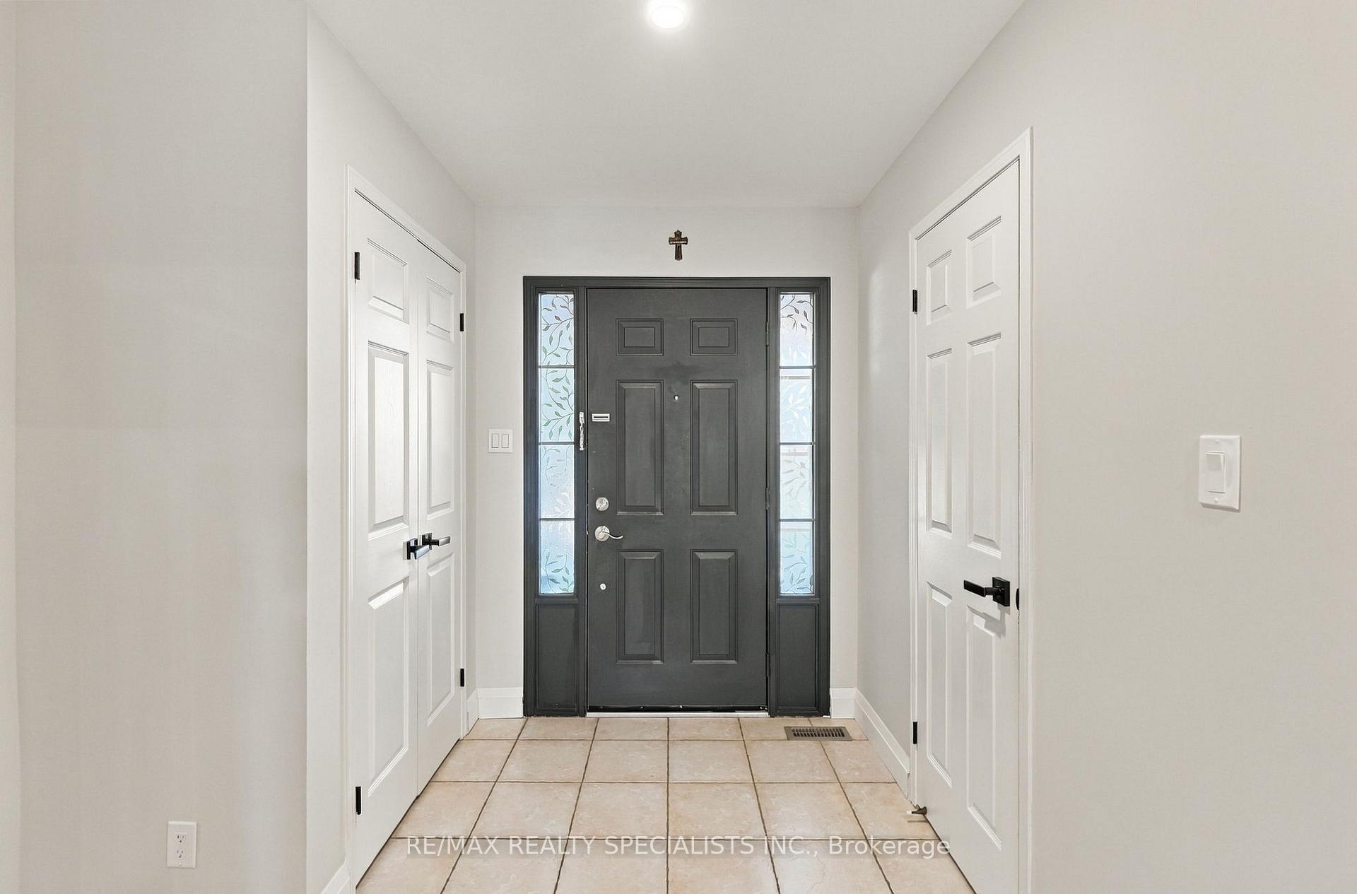 Photo 5 of 90 Foxborough Drive, Hamilton, Ancaster — HOMEH