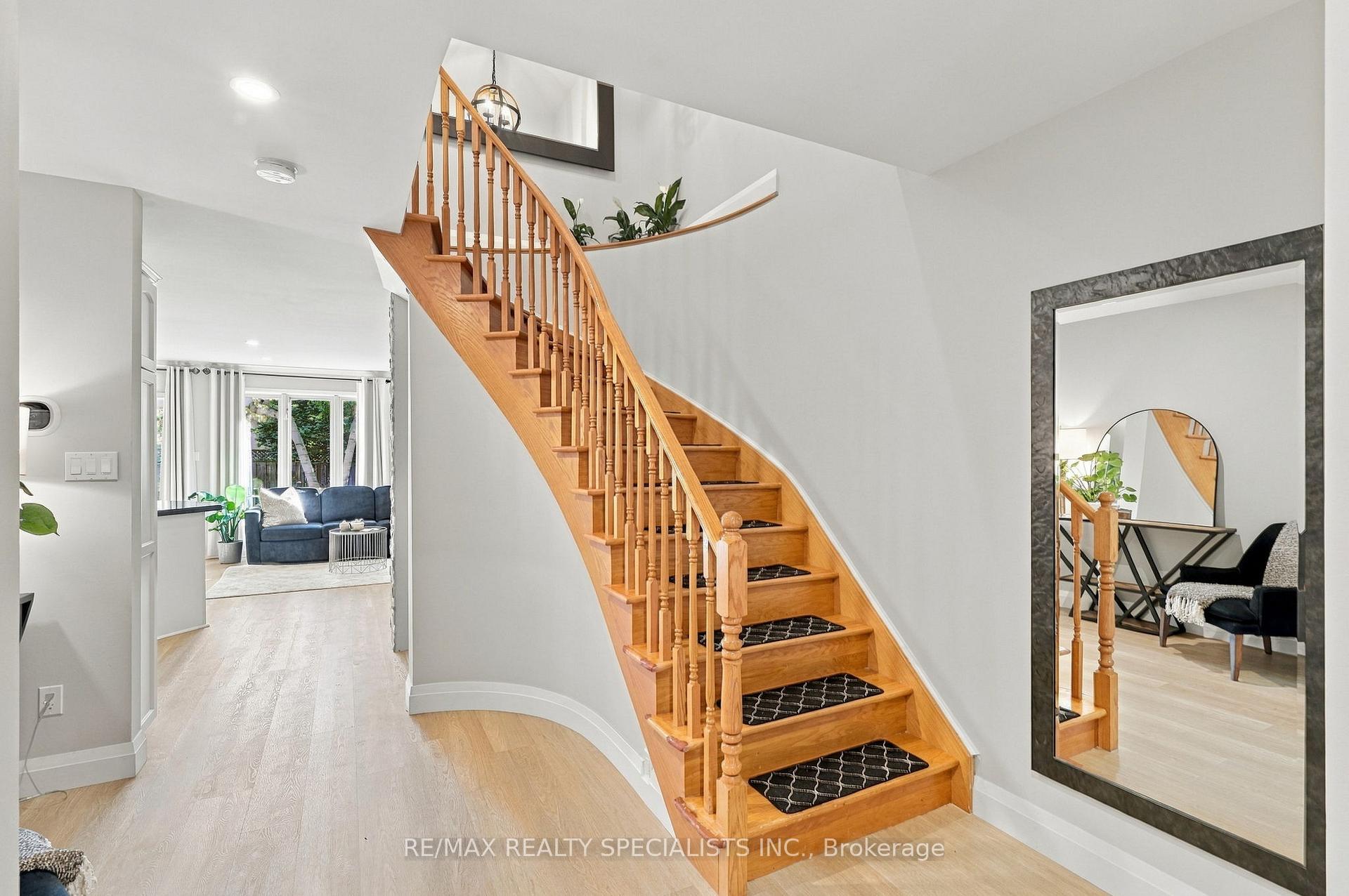 Photo 8 of 90 Foxborough Drive, Hamilton, Ancaster — HOMEH
