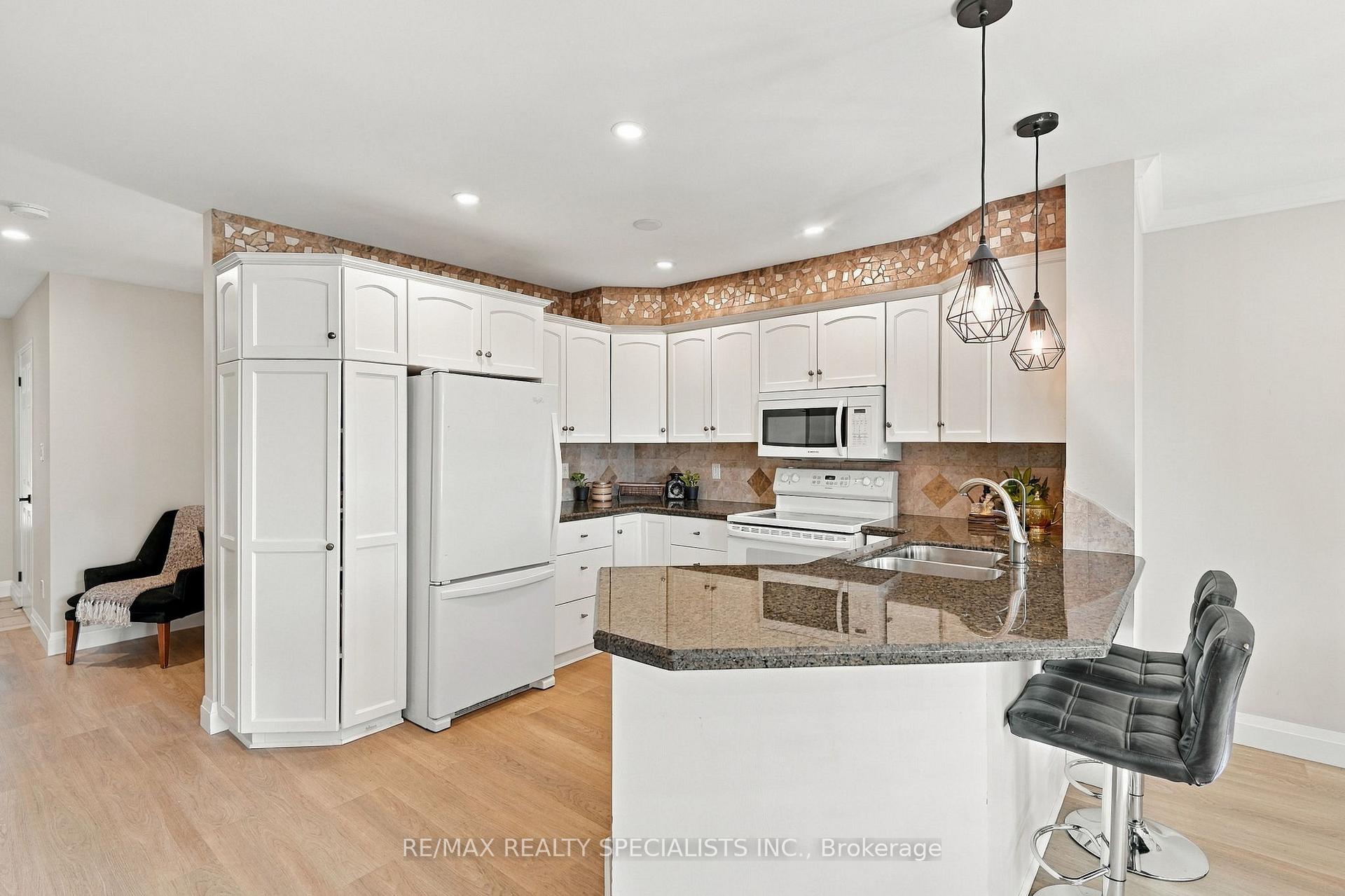 Photo 9 of 90 Foxborough Drive, Hamilton, Ancaster — HOMEH