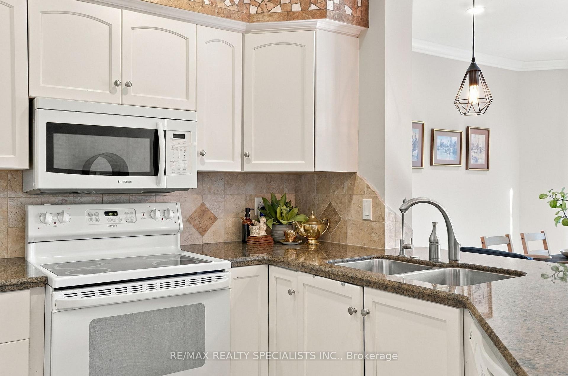 Photo 10 of 90 Foxborough Drive, Hamilton, Ancaster — HOMEH