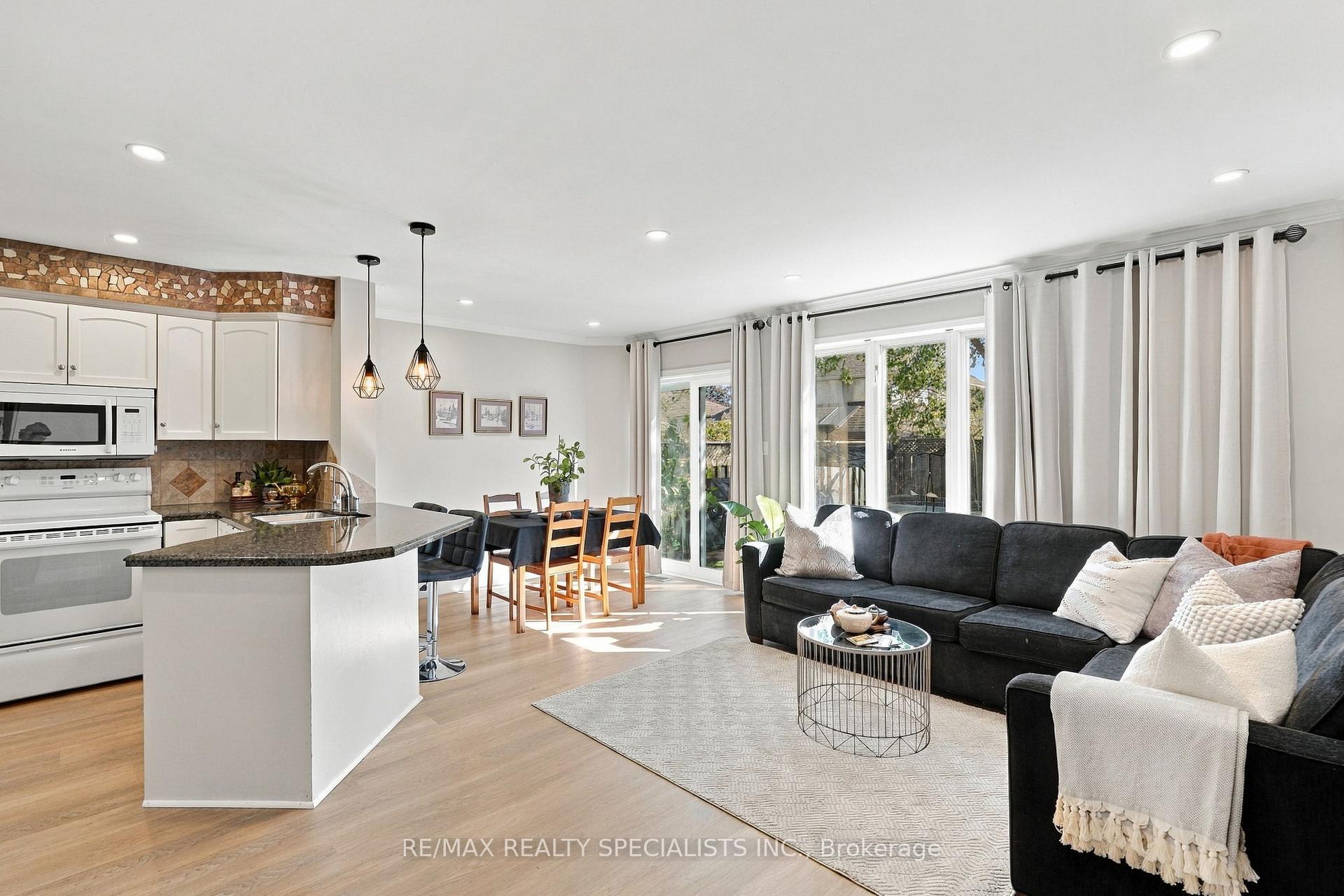 Photo 12 of 90 Foxborough Drive, Hamilton, Ancaster — HOMEH
