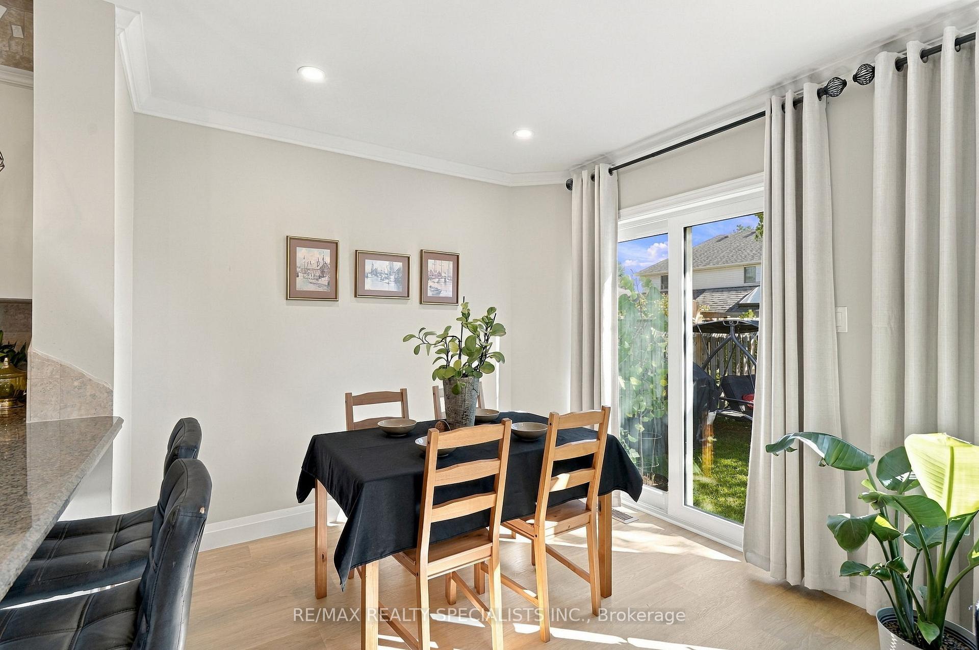 Photo 13 of 90 Foxborough Drive, Hamilton, Ancaster — HOMEH