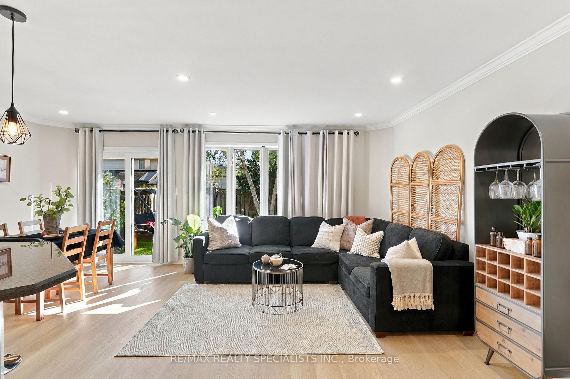 Photo 3 of 90 Foxborough Drive, Hamilton, Ancaster — HOMEH