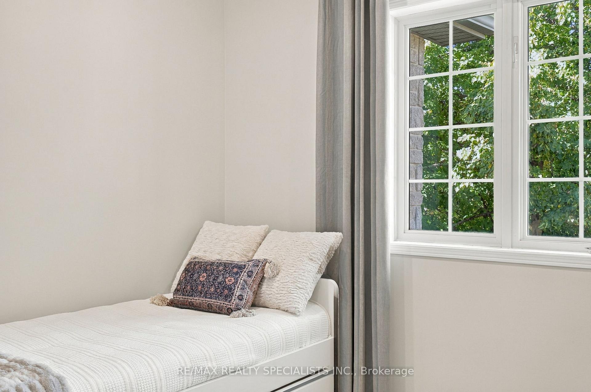 Photo 32 of 90 Foxborough Drive, Hamilton, Ancaster — HOMEH