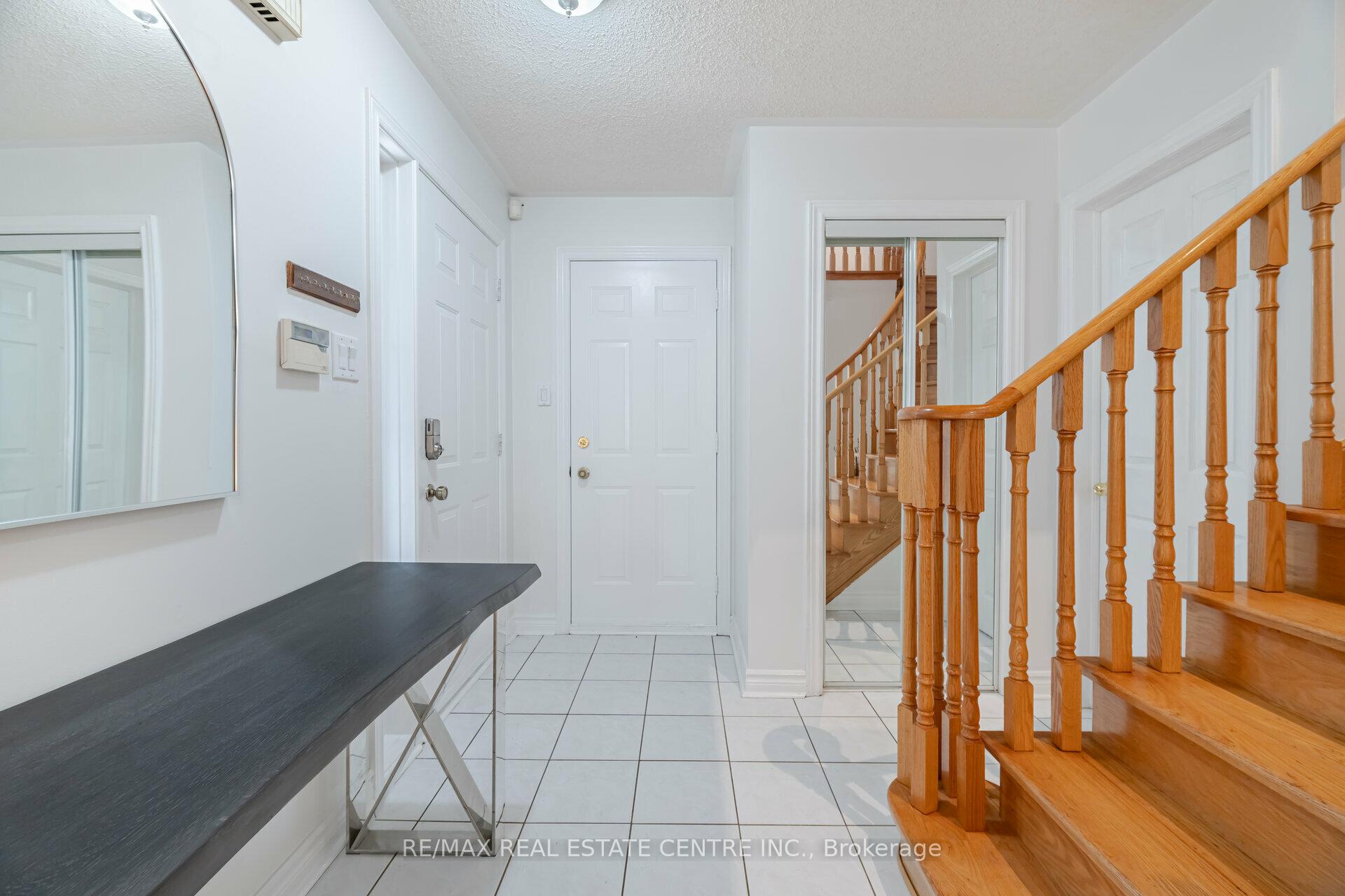 Photo 6 of 2485 Strathmore Crescent N, Mississauga, Central Erin Mills — HOMEH