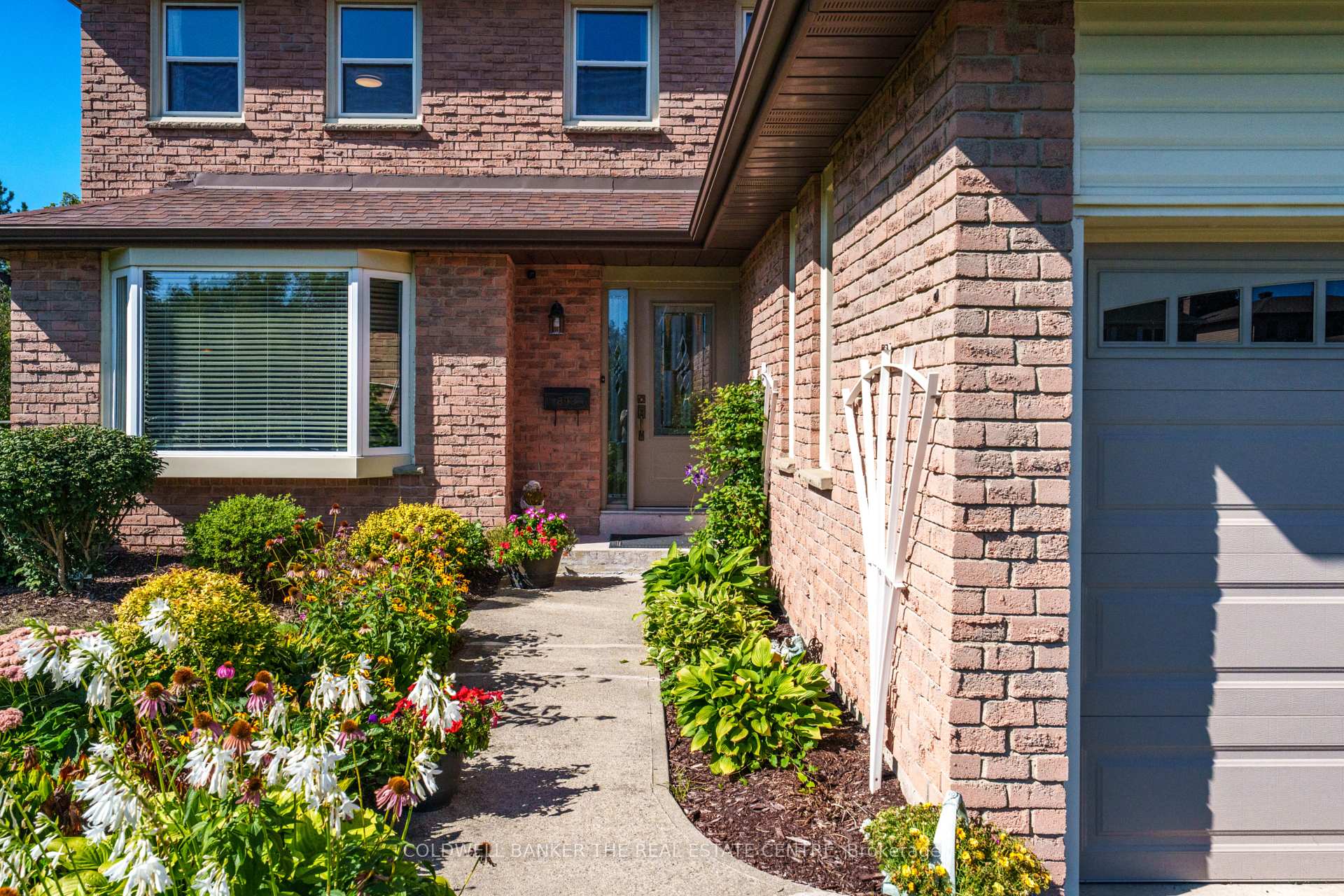 Photo 2 of 893 Arnold Crescent, Newmarket, Gorham-College Manor — HOMEH
