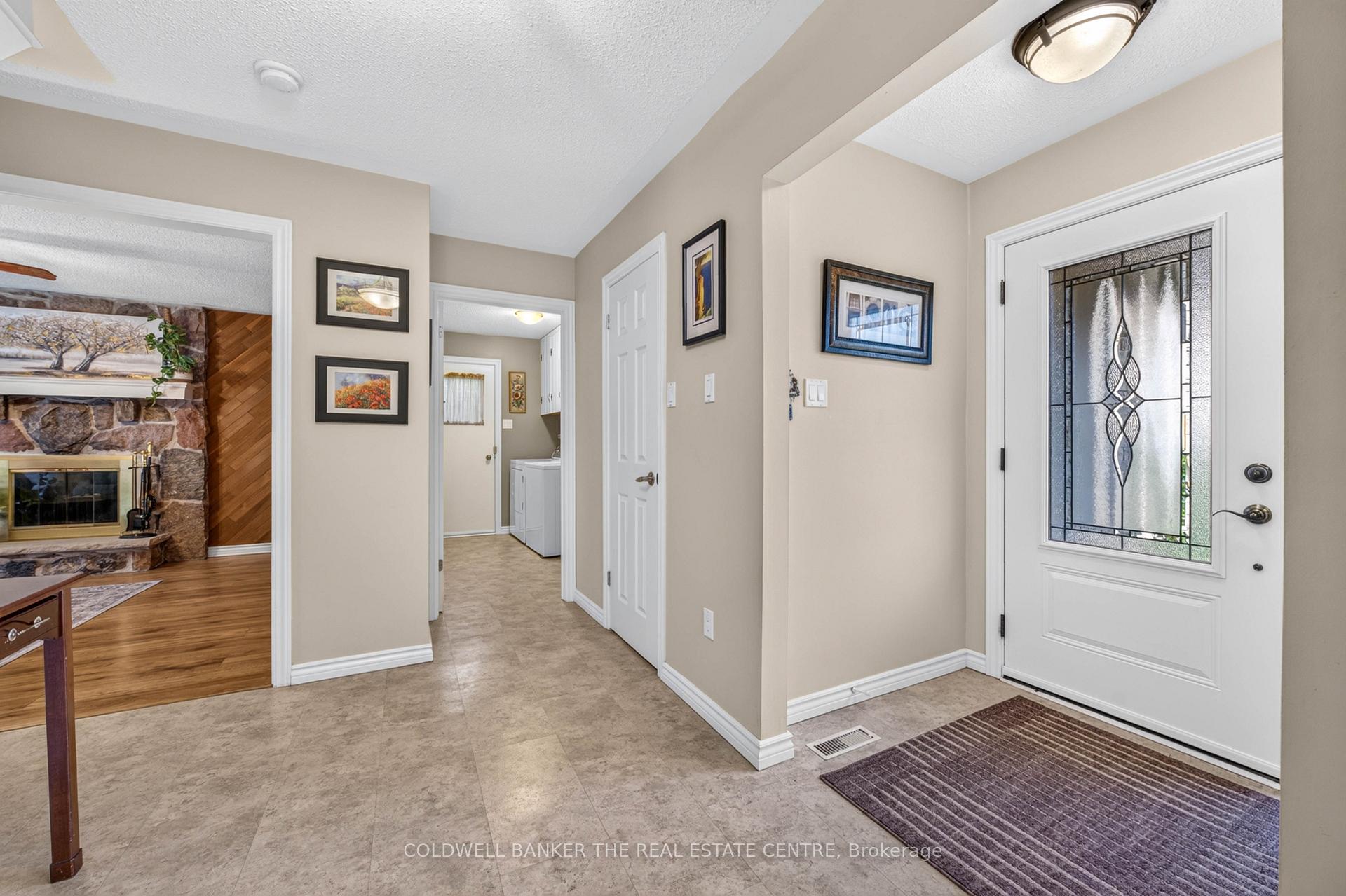 Photo 4 of 893 Arnold Crescent, Newmarket, Gorham-College Manor — HOMEH