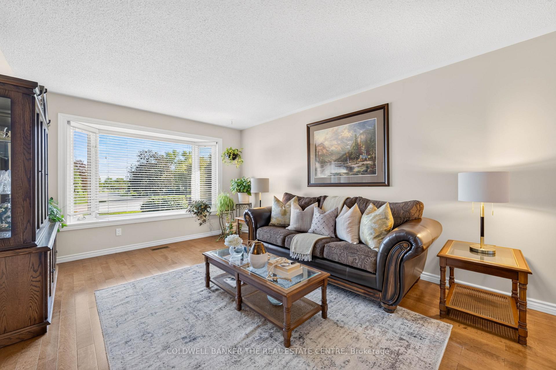 Photo 6 of 893 Arnold Crescent, Newmarket, Gorham-College Manor — HOMEH