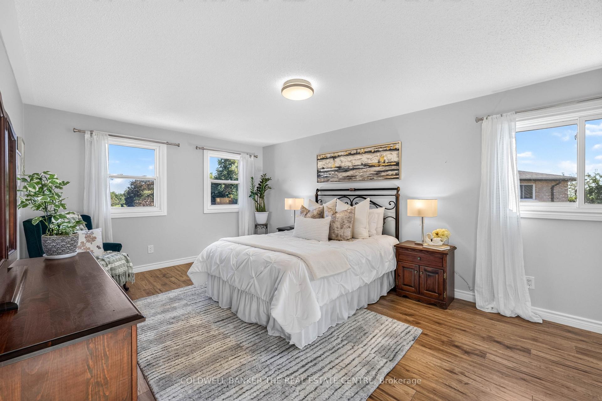 Photo 14 of 893 Arnold Crescent, Newmarket, Gorham-College Manor — HOMEH